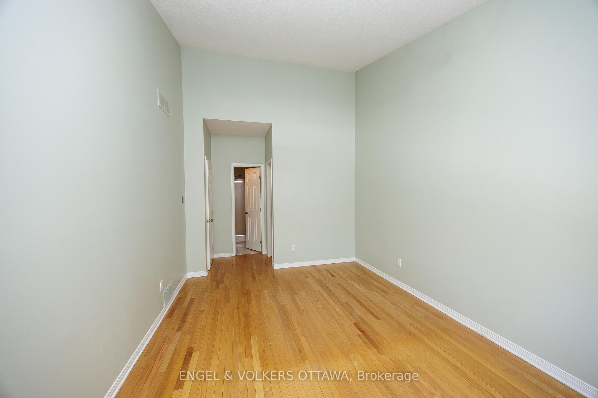 Photo 29 of 34 Briardale Crescent, Ottawa, City View/Skyline/Fisher Heights/Parkwood Hills — HOMEH