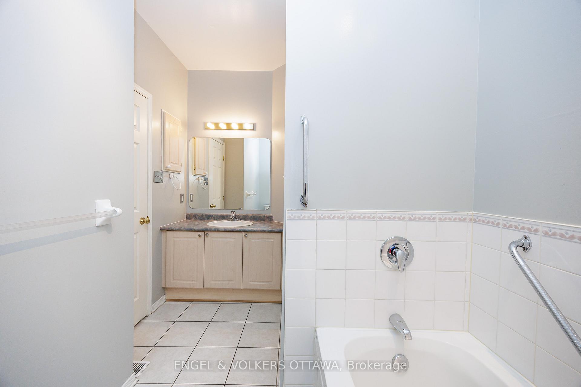 Photo 31 of 34 Briardale Crescent, Ottawa, City View/Skyline/Fisher Heights/Parkwood Hills — HOMEH