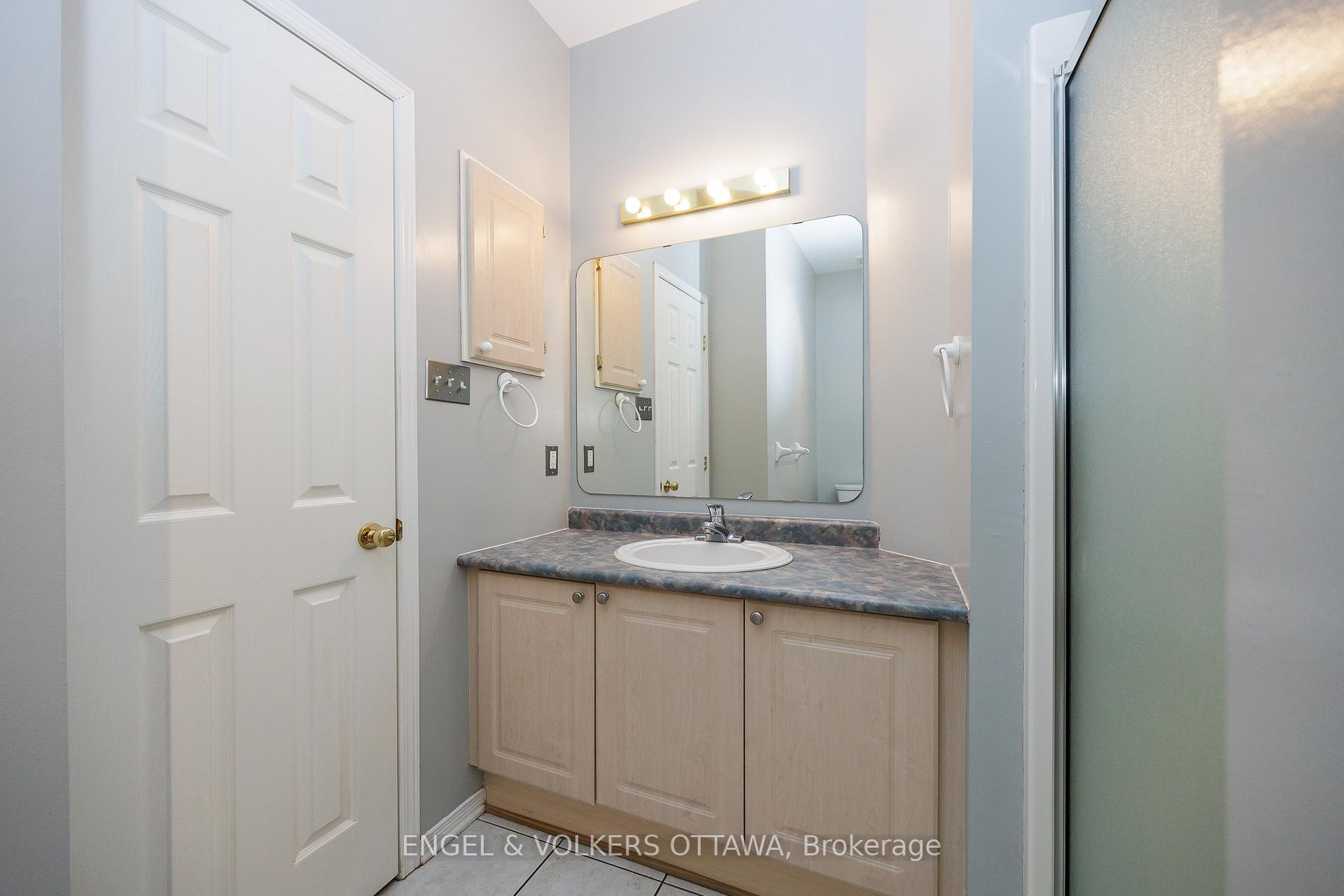 Photo 32 of 34 Briardale Crescent, Ottawa, City View/Skyline/Fisher Heights/Parkwood Hills — HOMEH