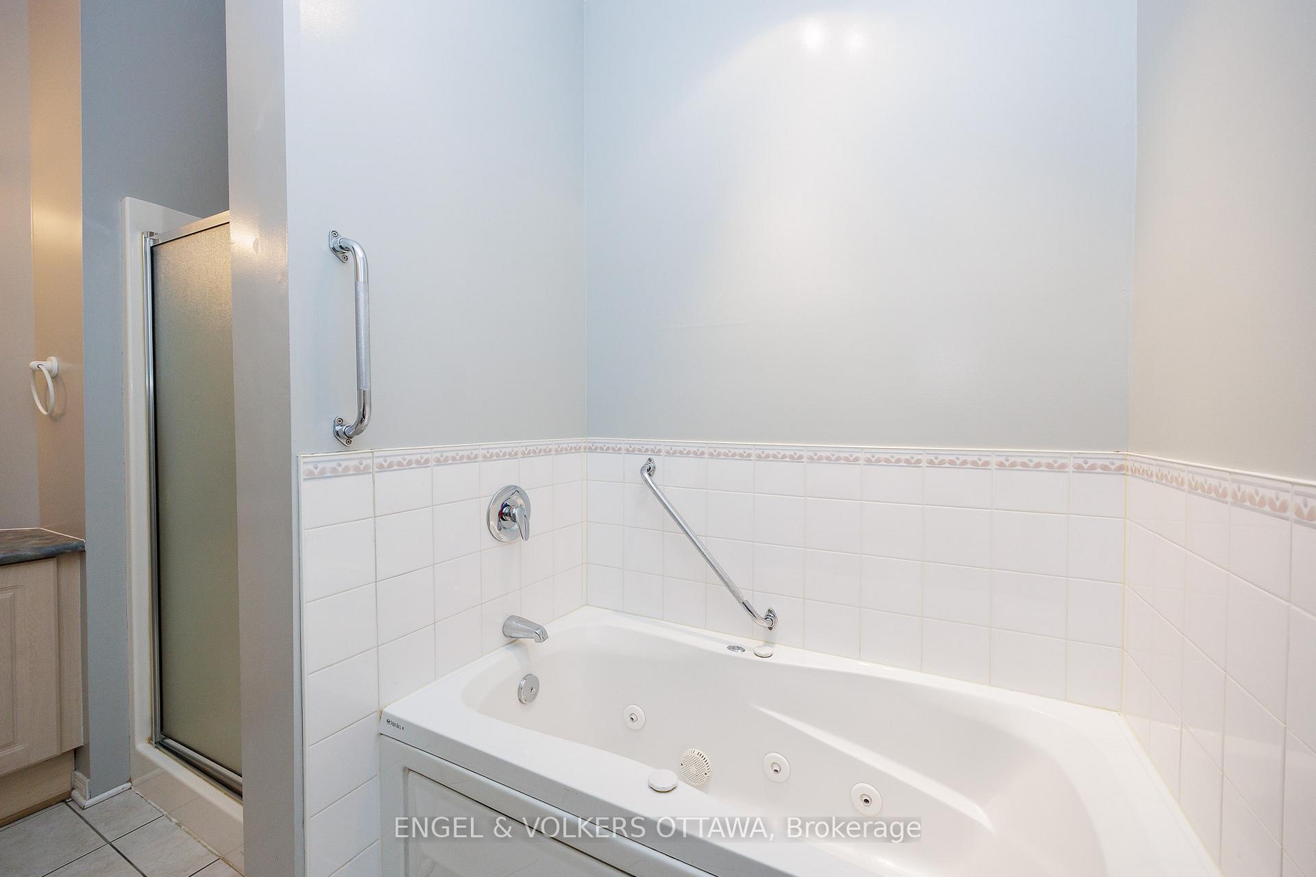 Photo 33 of 34 Briardale Crescent, Ottawa, City View/Skyline/Fisher Heights/Parkwood Hills — HOMEH