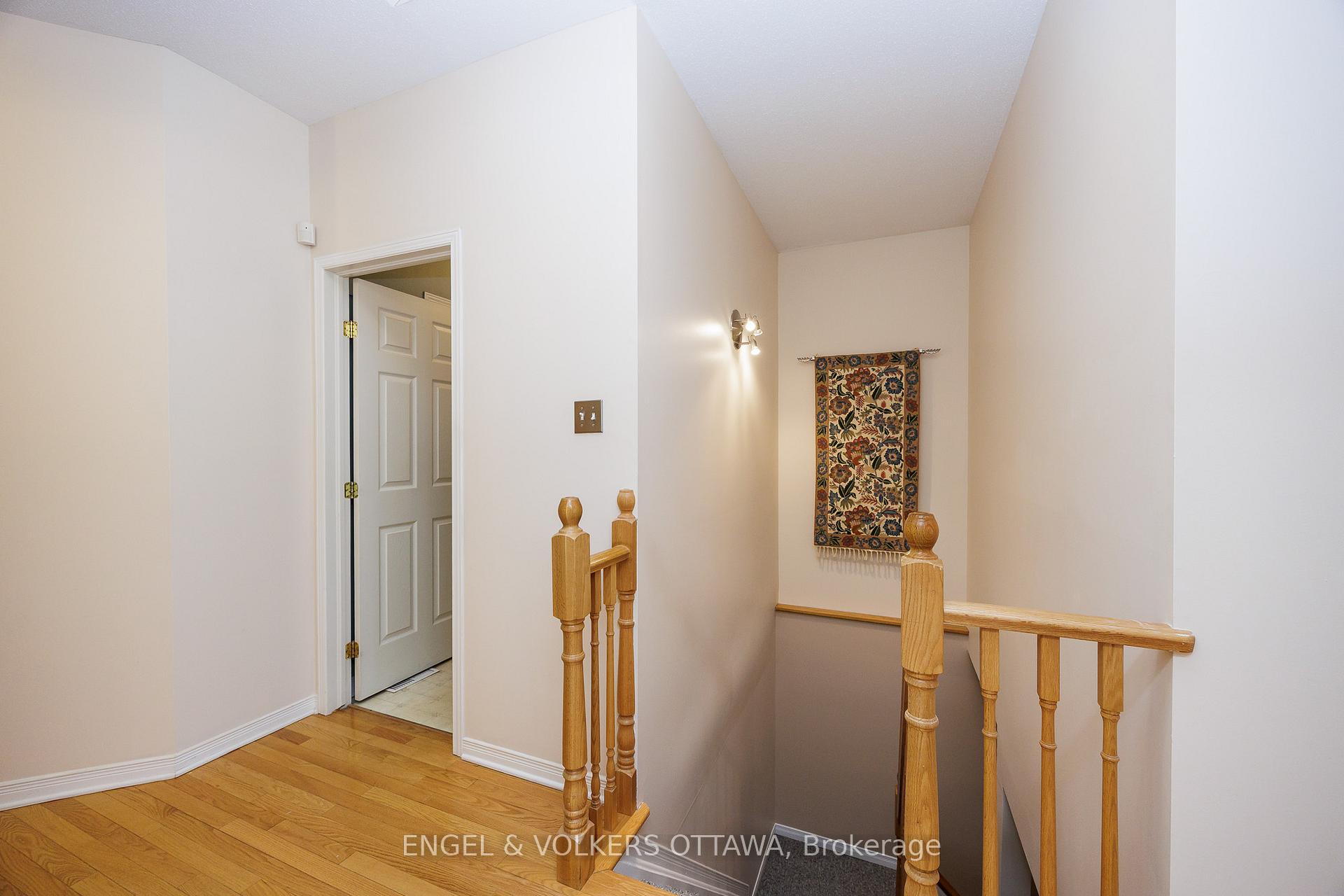 Photo 36 of 34 Briardale Crescent, Ottawa, City View/Skyline/Fisher Heights/Parkwood Hills — HOMEH
