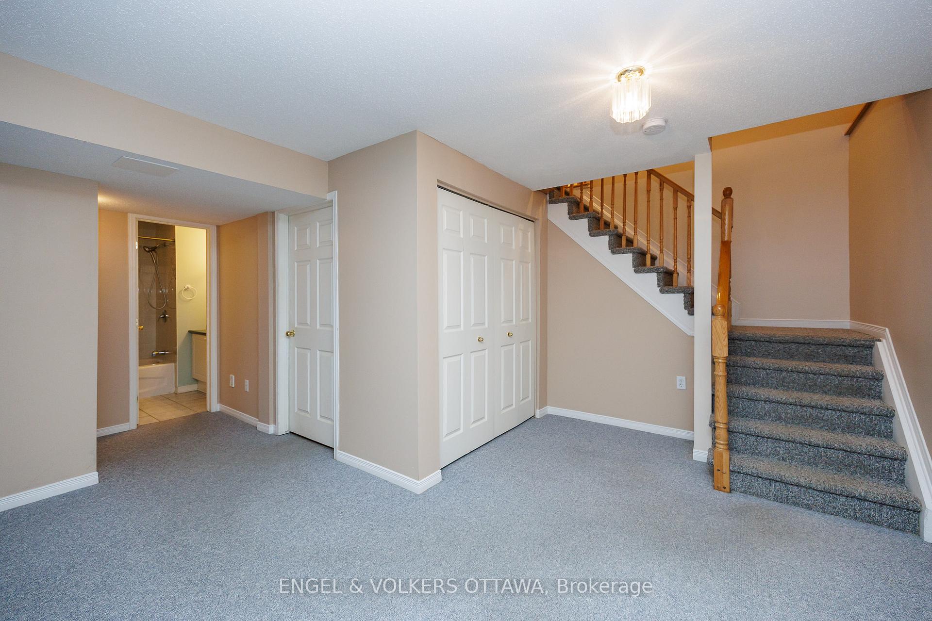Photo 39 of 34 Briardale Crescent, Ottawa, City View/Skyline/Fisher Heights/Parkwood Hills — HOMEH