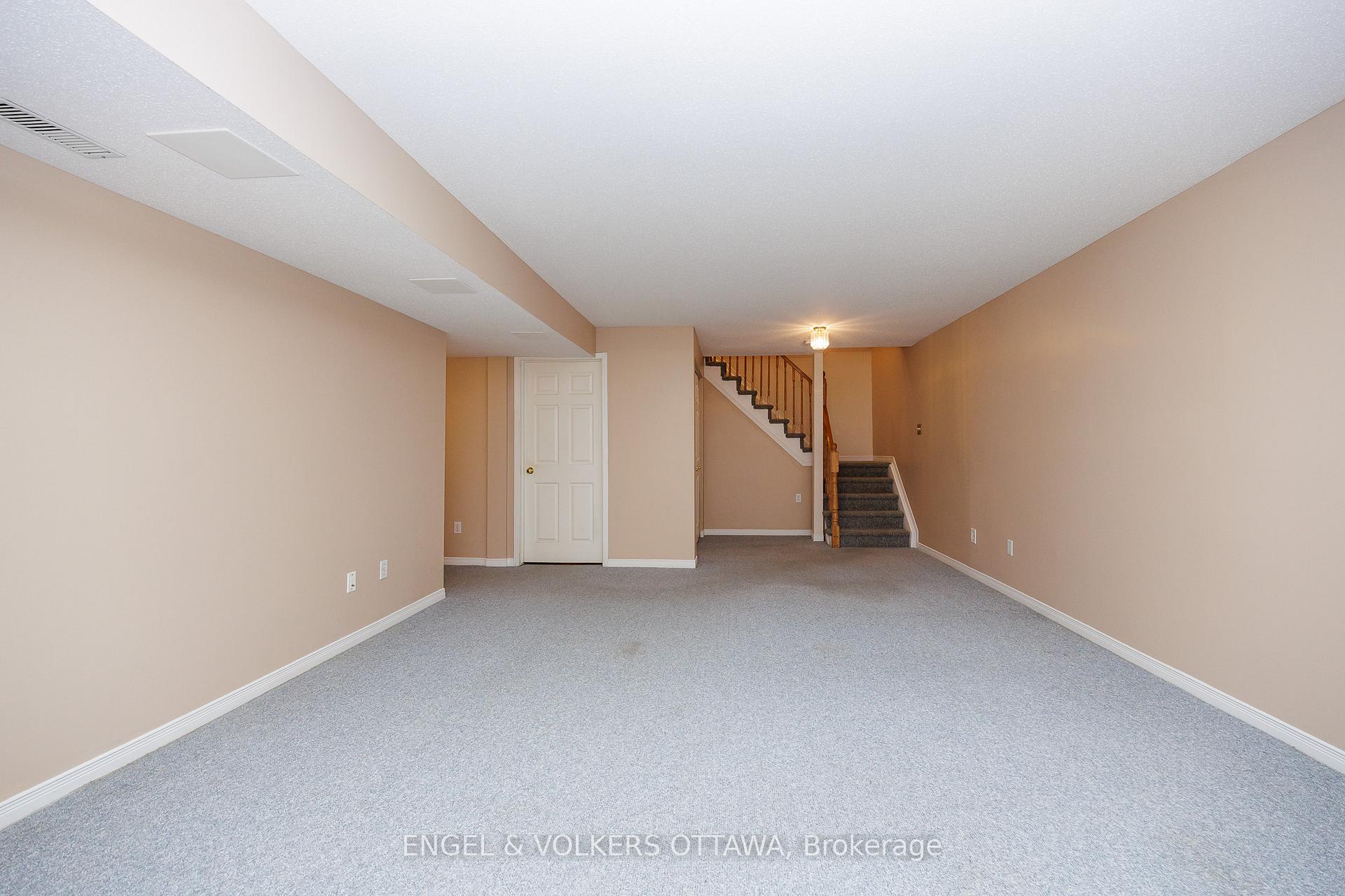 Photo 40 of 34 Briardale Crescent, Ottawa, City View/Skyline/Fisher Heights/Parkwood Hills — HOMEH