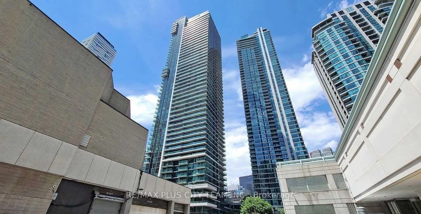 Photo 1 of Unit 402, 33 Bay Street, Toronto, Bay Street Corridor — HOMEH