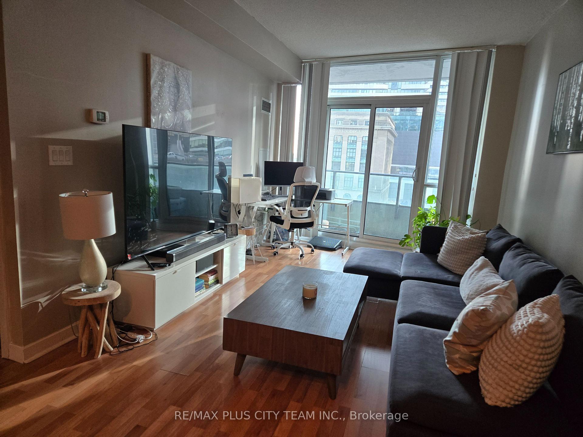 Photo 2 of Unit 402, 33 Bay Street, Toronto, Bay Street Corridor — HOMEH
