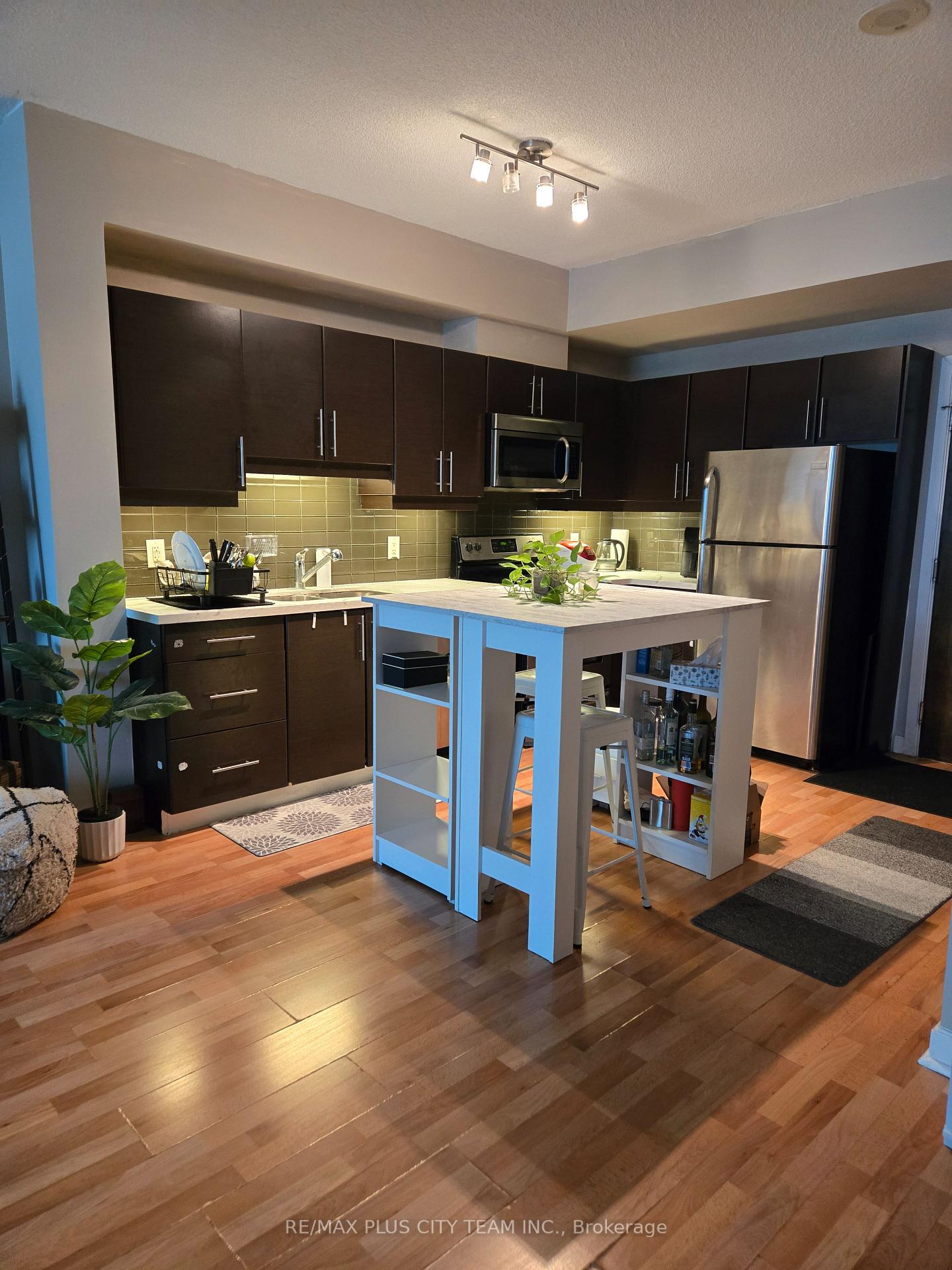 Photo 3 of Unit 402, 33 Bay Street, Toronto, Bay Street Corridor — HOMEH