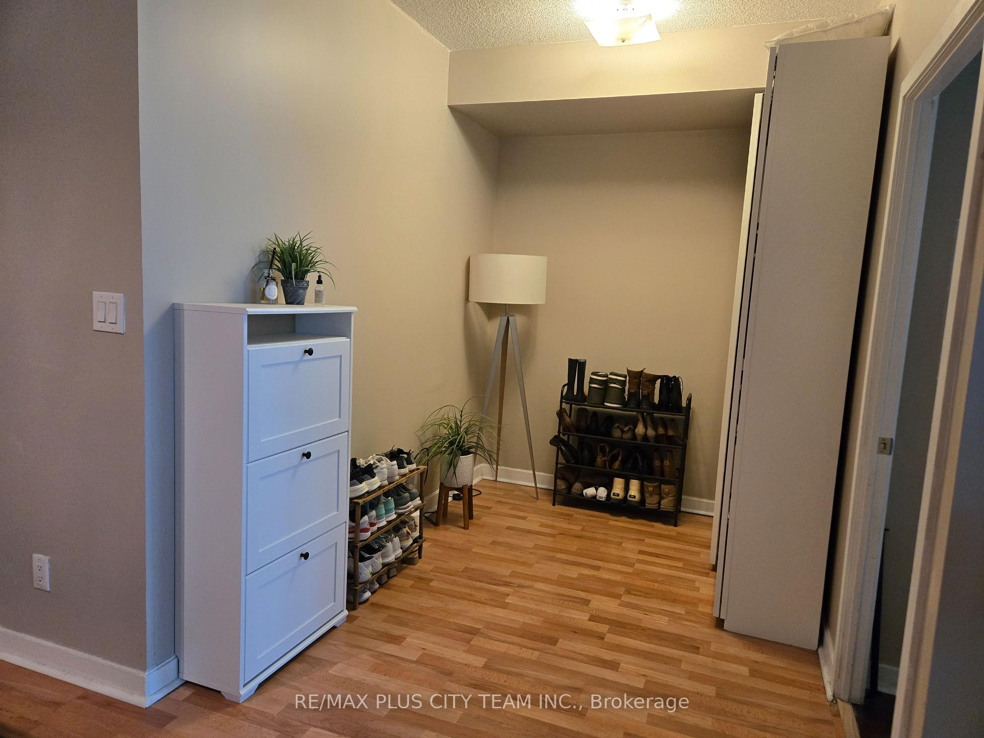 Photo 4 of Unit 402, 33 Bay Street, Toronto, Bay Street Corridor — HOMEH