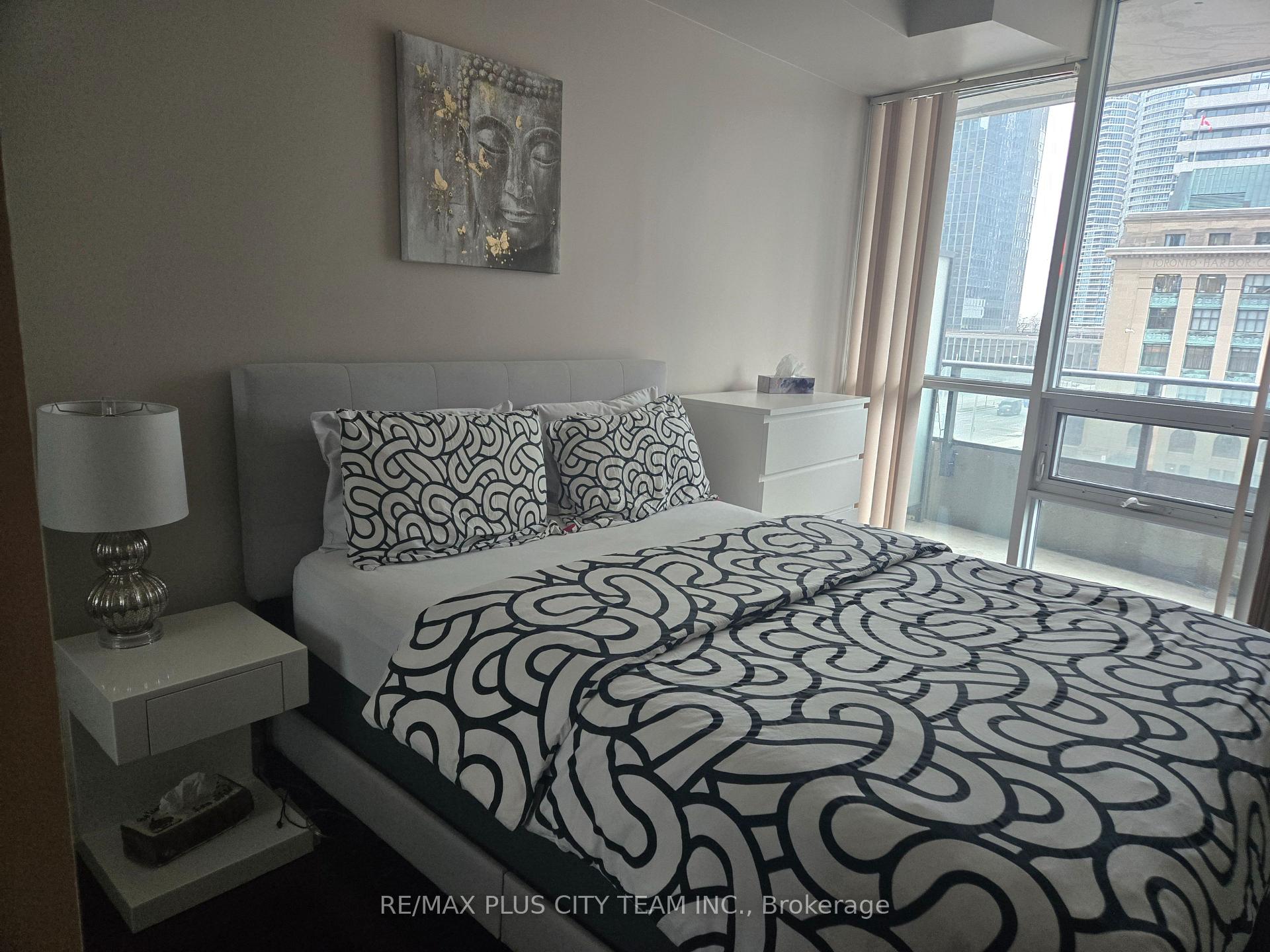 Photo 5 of Unit 402, 33 Bay Street, Toronto, Bay Street Corridor — HOMEH