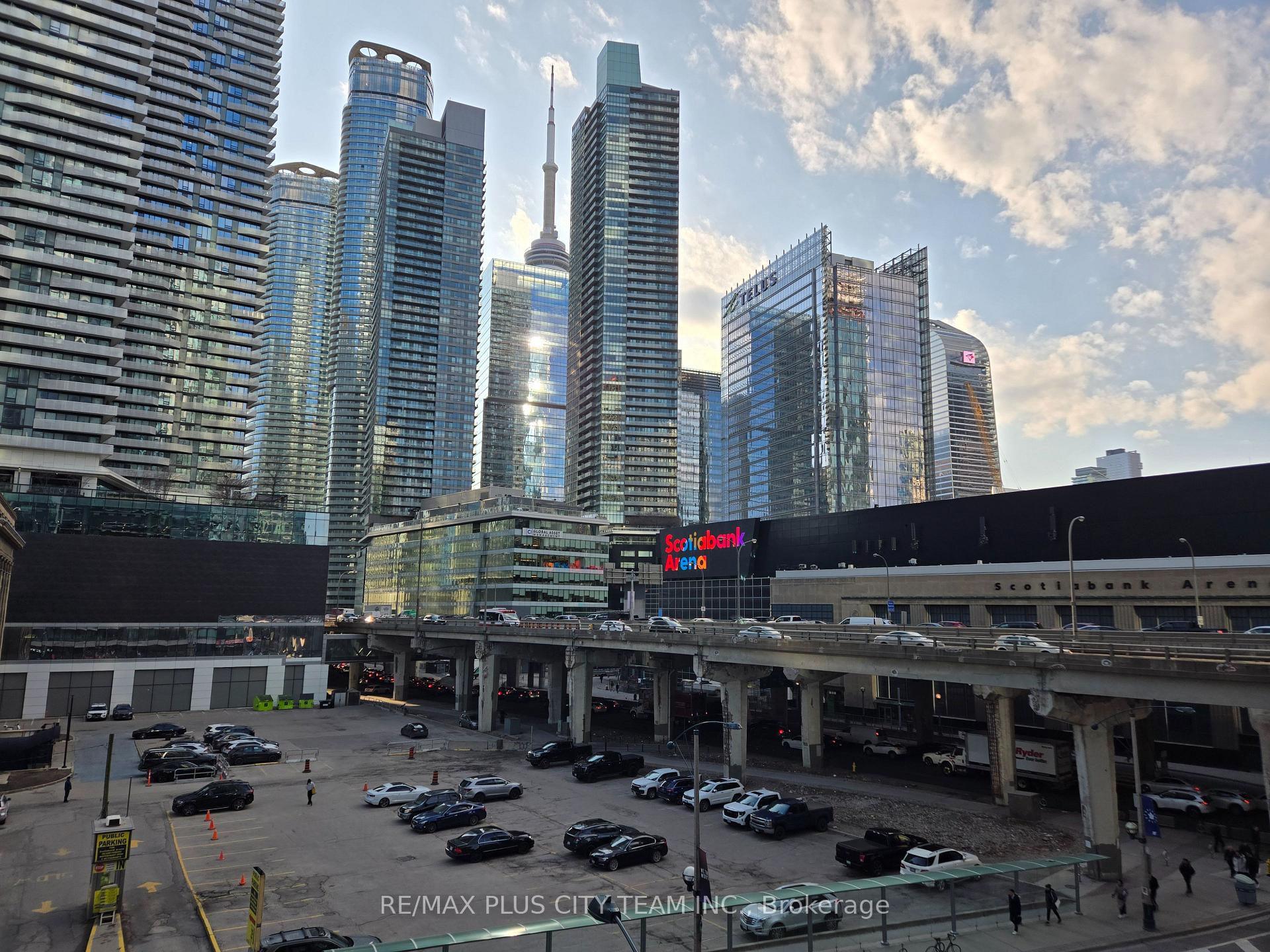 Photo 13 of Unit 402, 33 Bay Street, Toronto, Bay Street Corridor — HOMEH