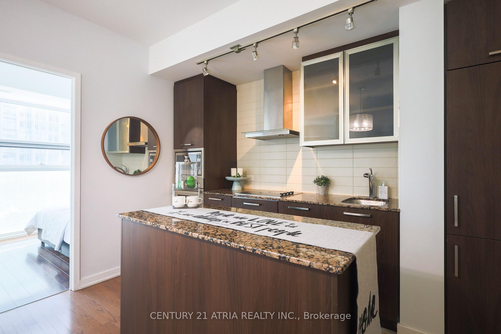 Photo 5 of Unit 1002, 14 York Street, Toronto, Waterfront Communities — HOMEH