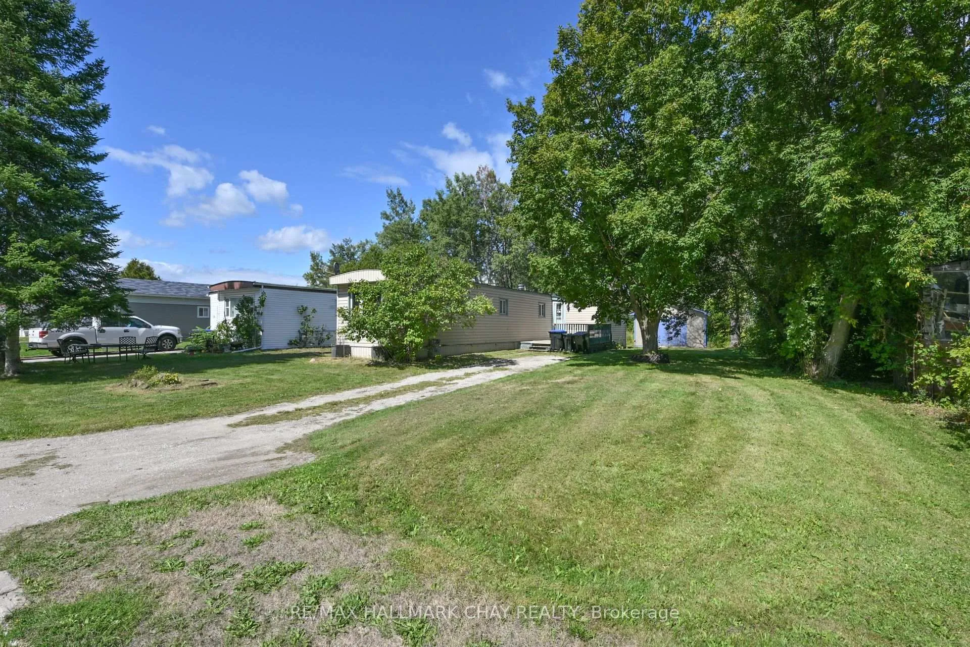Photo 2 of 32 Shamrock Crescent, Essa, Rural Essa — HOMEH