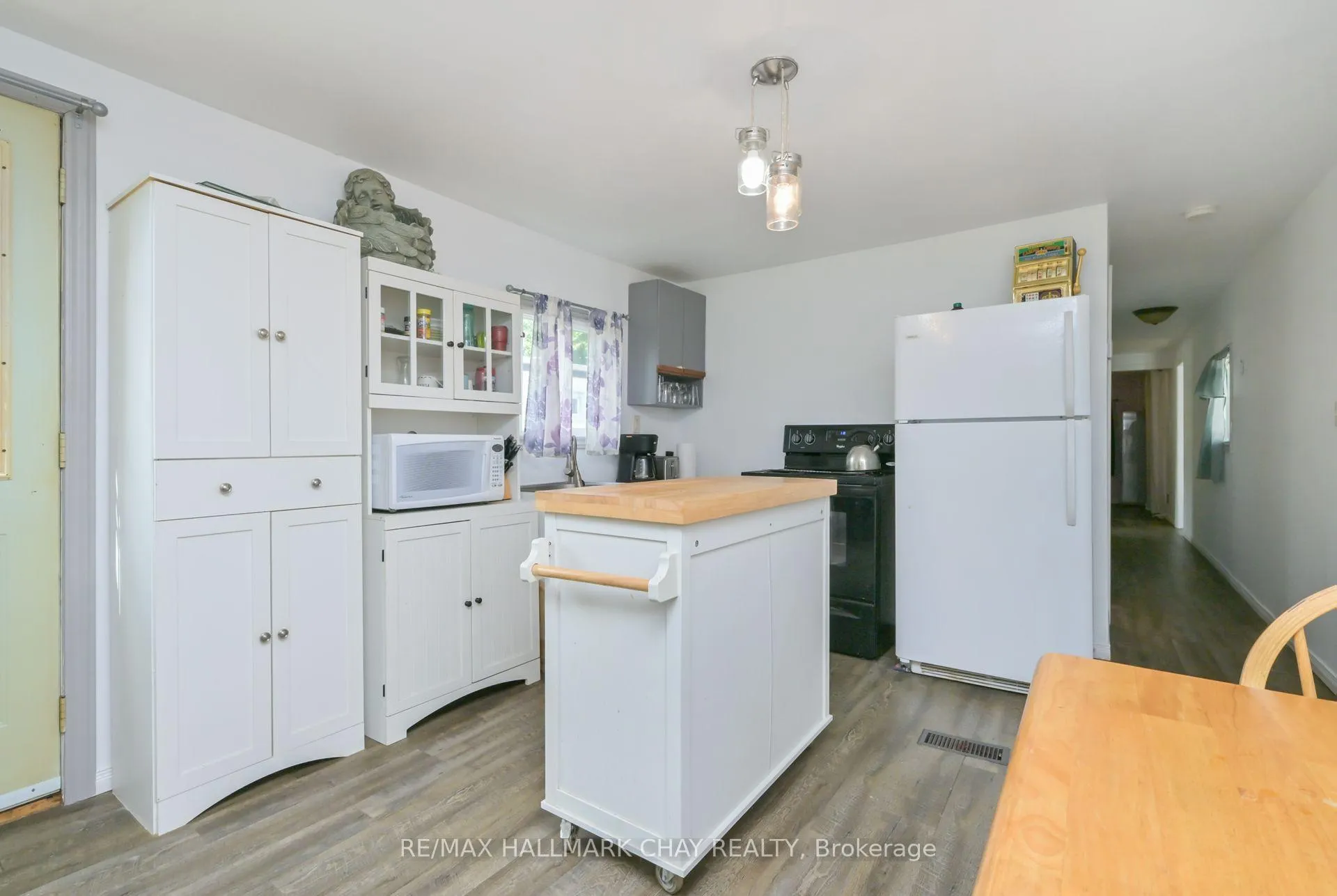 Photo 6 of 32 Shamrock Crescent, Essa, Rural Essa — HOMEH