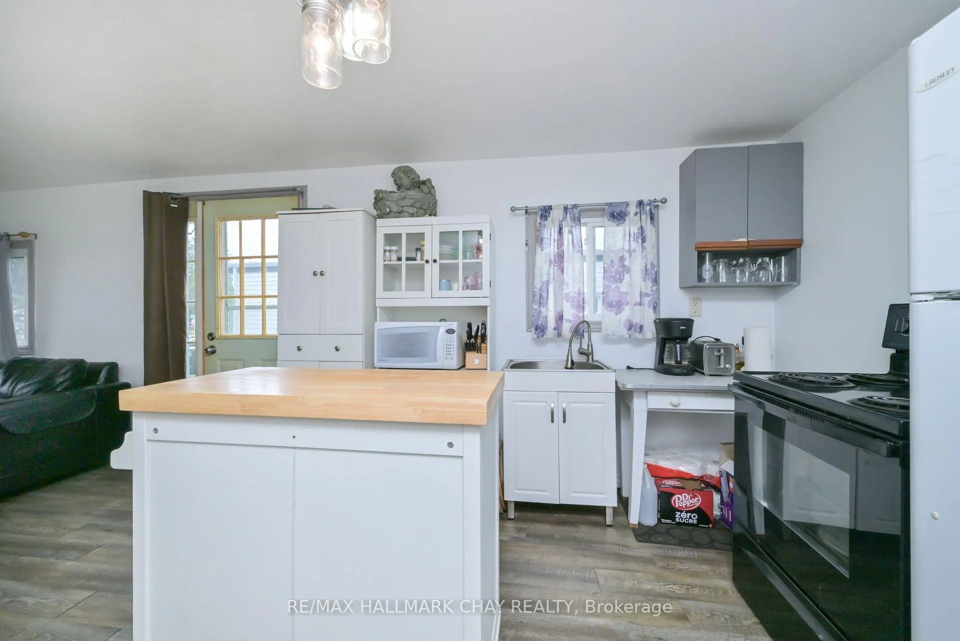 Photo 7 of 32 Shamrock Crescent, Essa, Rural Essa — HOMEH