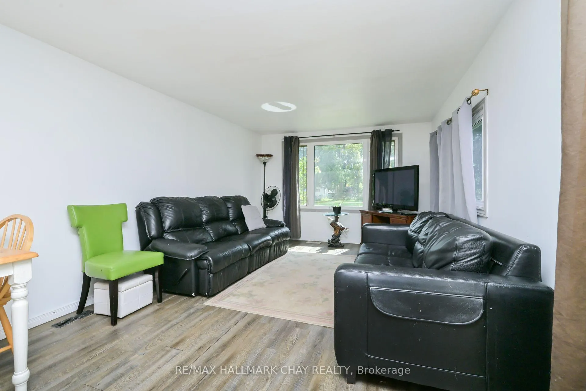 Photo 9 of 32 Shamrock Crescent, Essa, Rural Essa — HOMEH
