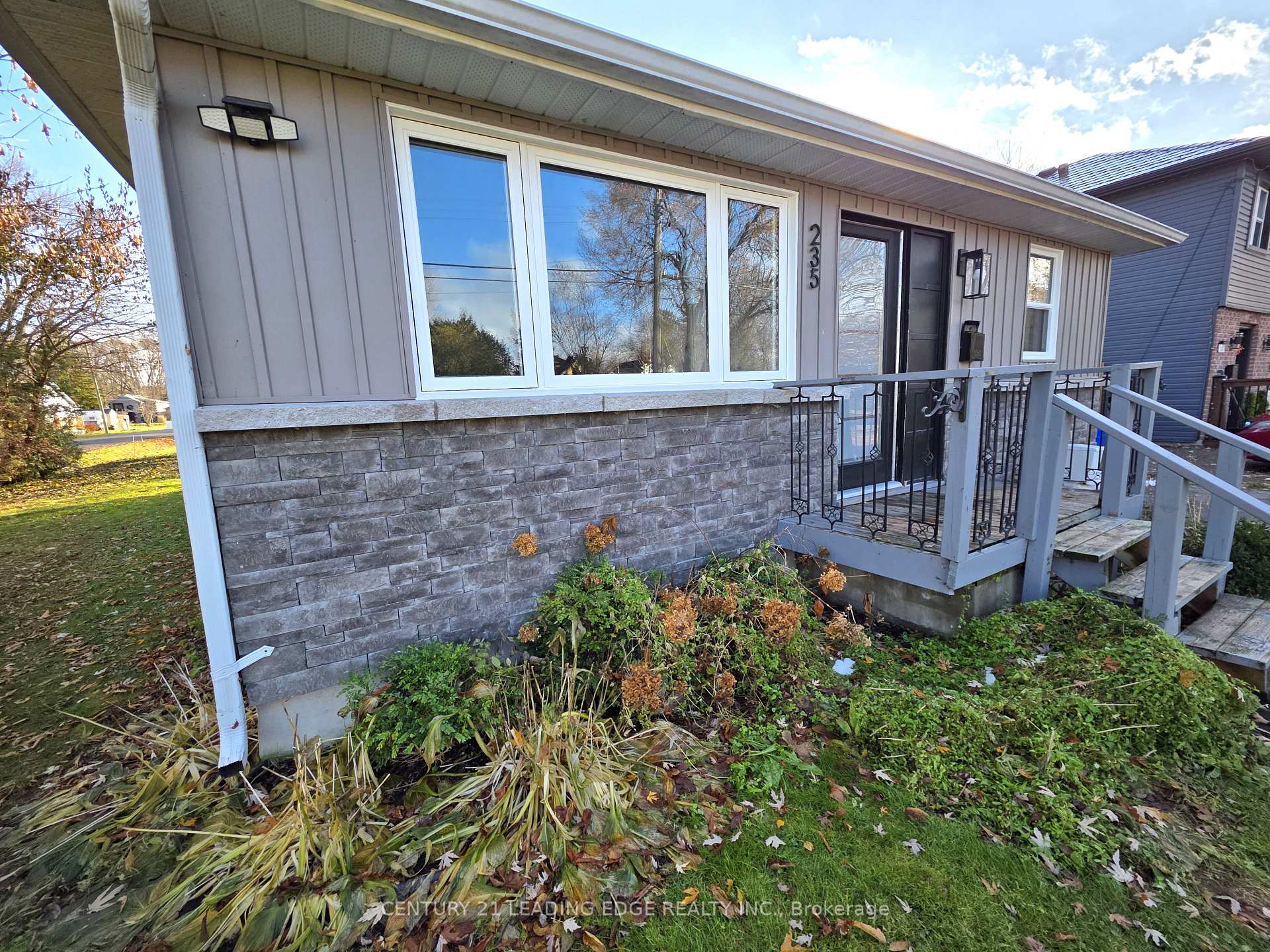 Photo 2 of 235 Bayview Avenue, Georgina, Keswick South — HOMEH