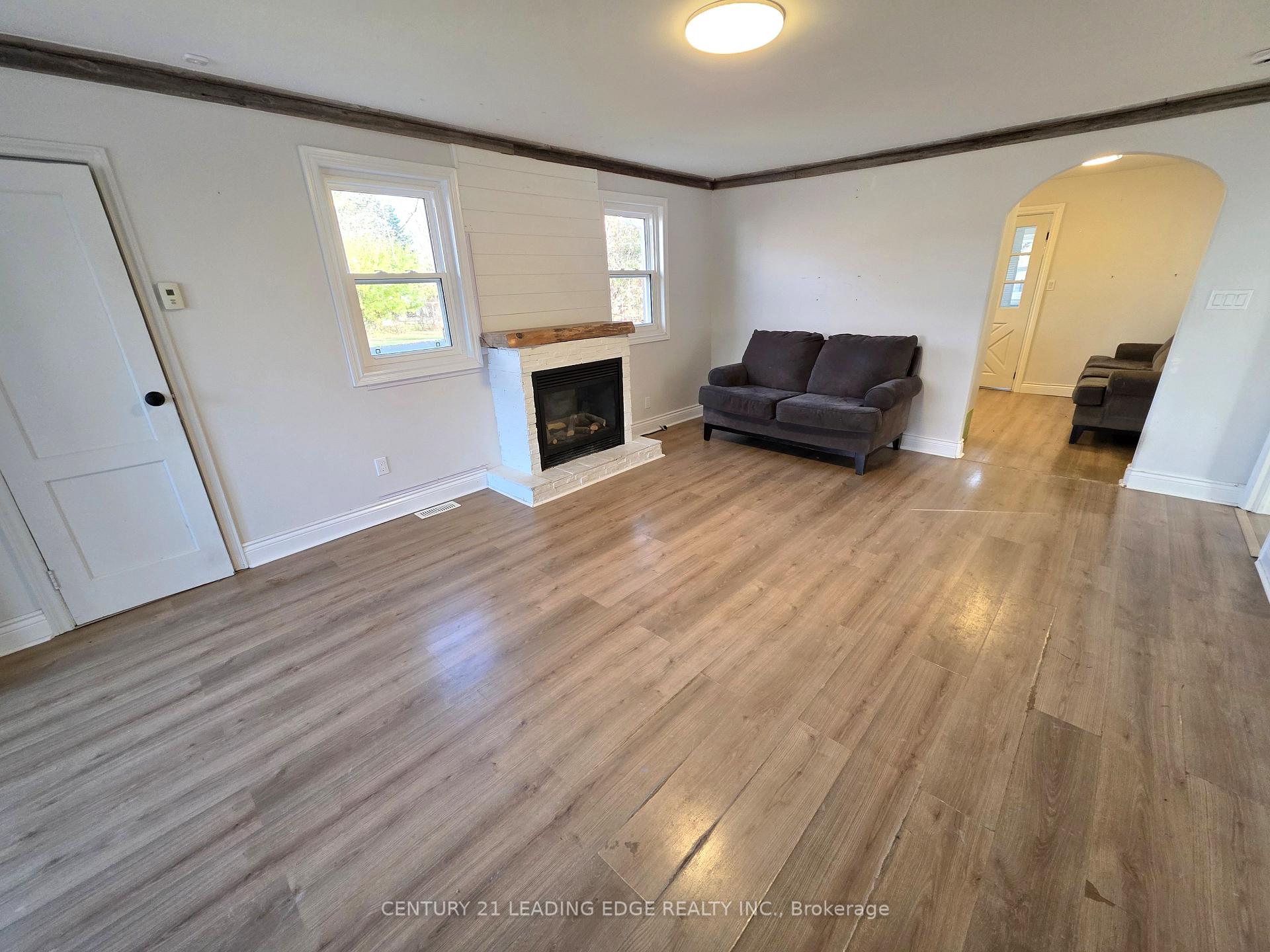 Photo 3 of 235 Bayview Avenue, Georgina, Keswick South — HOMEH