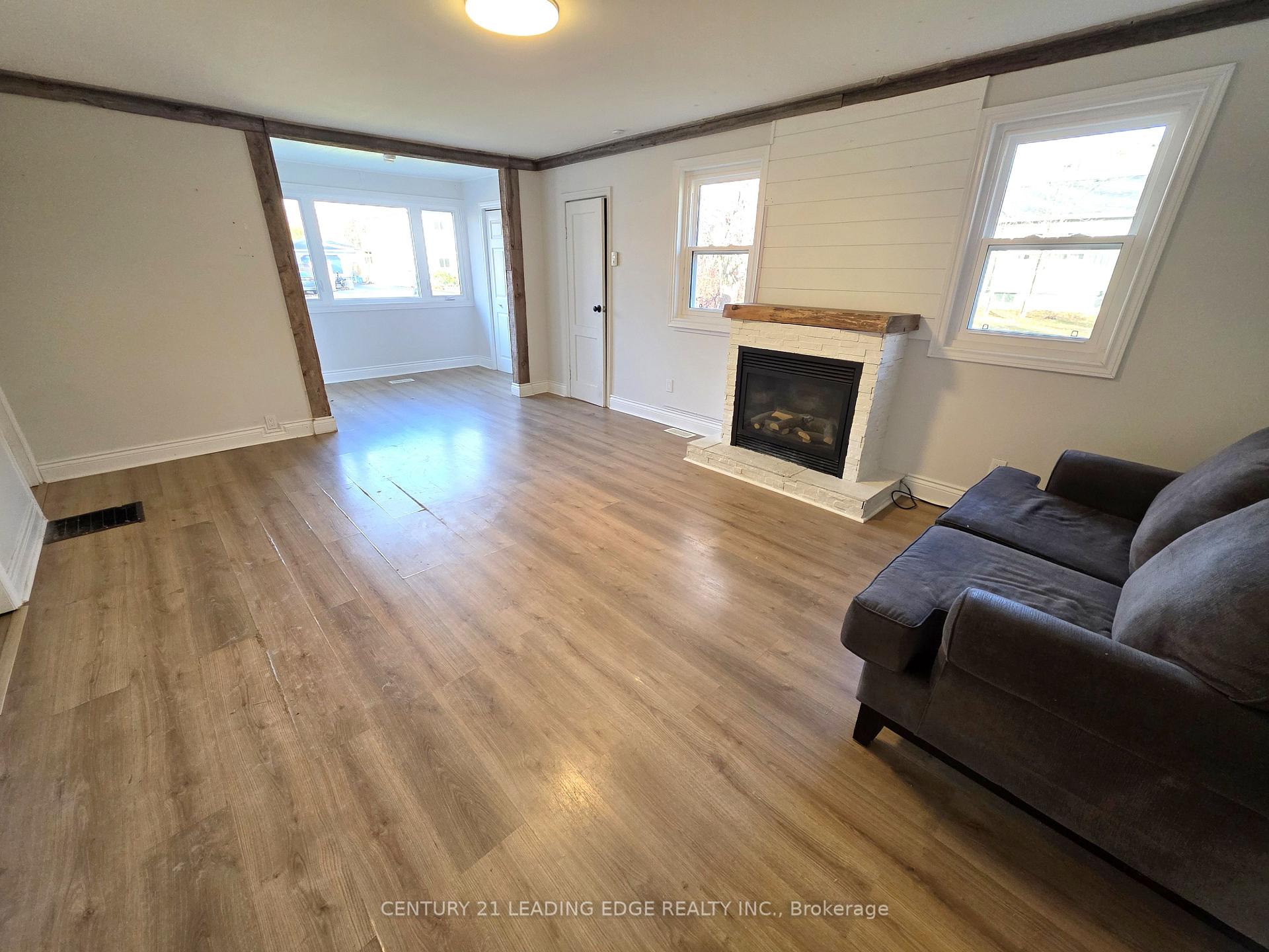Photo 4 of 235 Bayview Avenue, Georgina, Keswick South — HOMEH