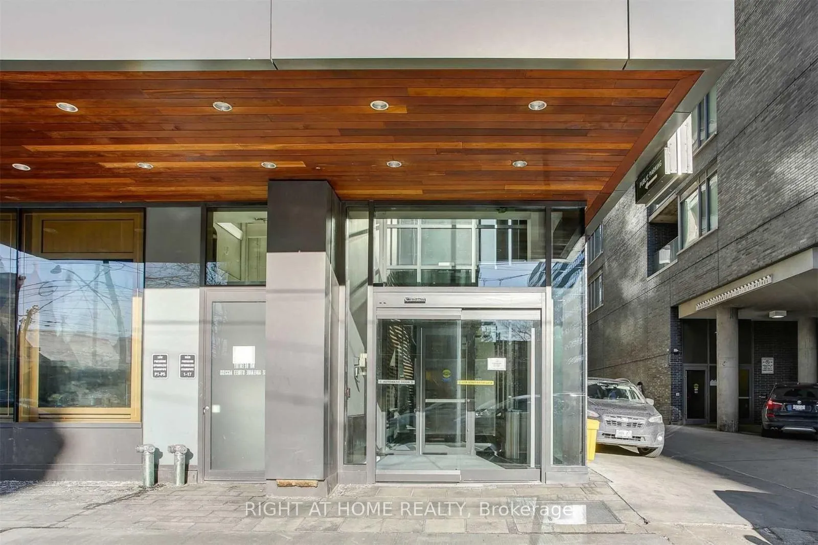 Photo 3 of Unit 408, 111 Bathurst Street, Toronto, Waterfront Communities — HOMEH