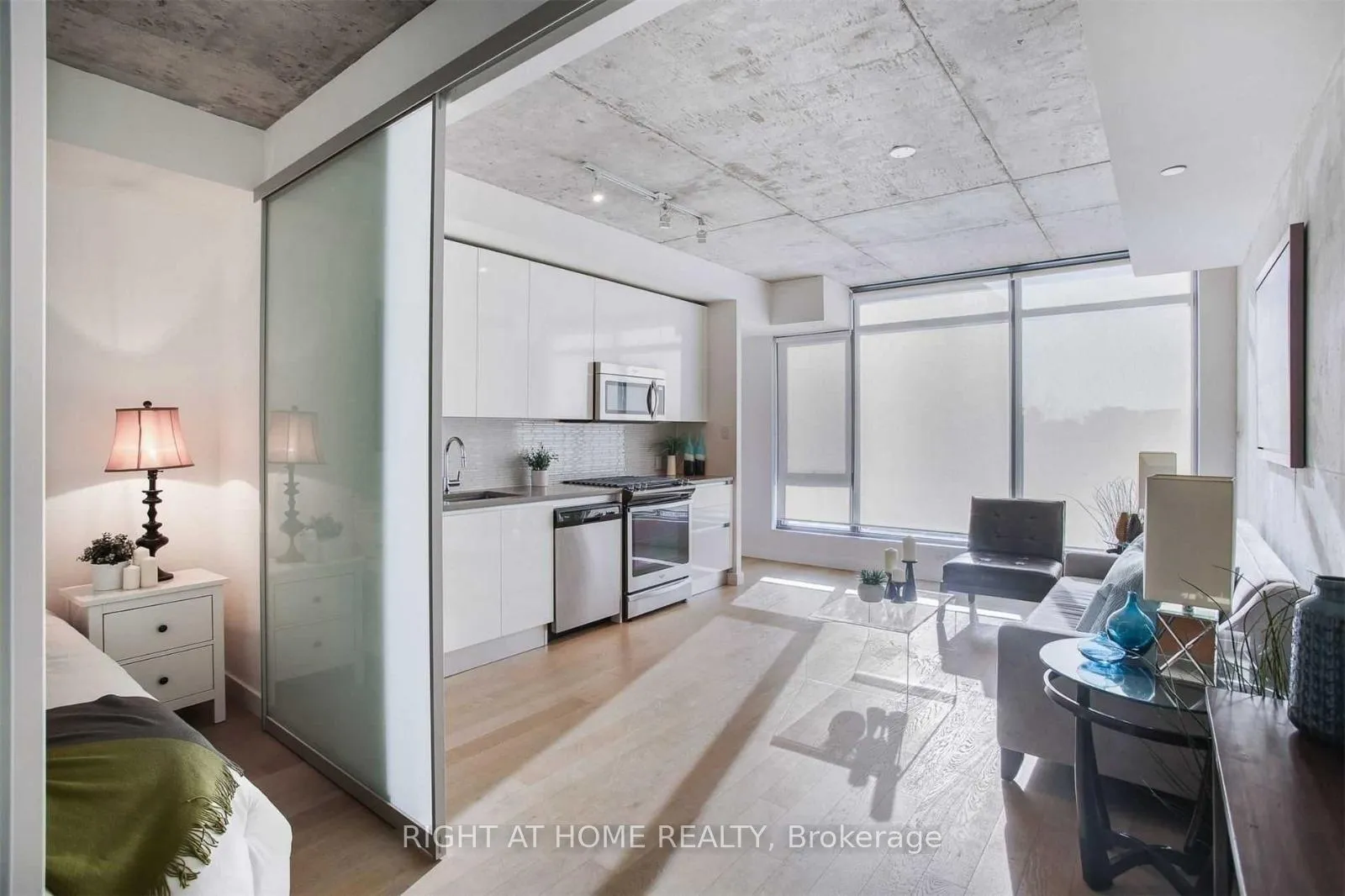 Photo 7 of Unit 408, 111 Bathurst Street, Toronto, Waterfront Communities — HOMEH