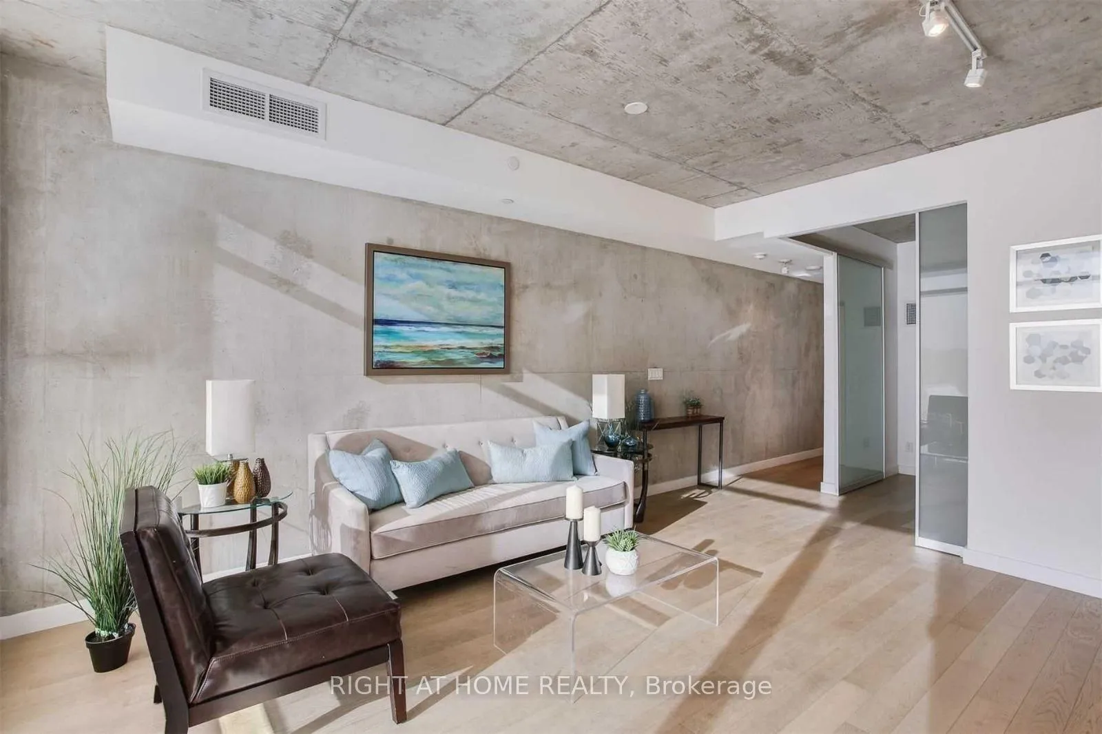 Photo 8 of Unit 408, 111 Bathurst Street, Toronto, Waterfront Communities — HOMEH