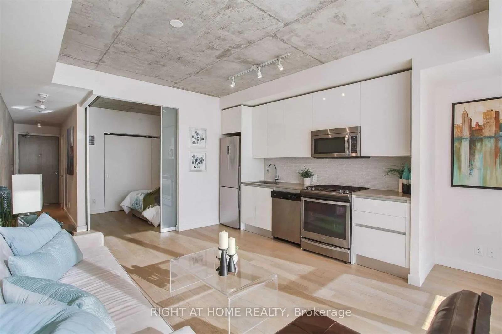 Photo 9 of Unit 408, 111 Bathurst Street, Toronto, Waterfront Communities — HOMEH