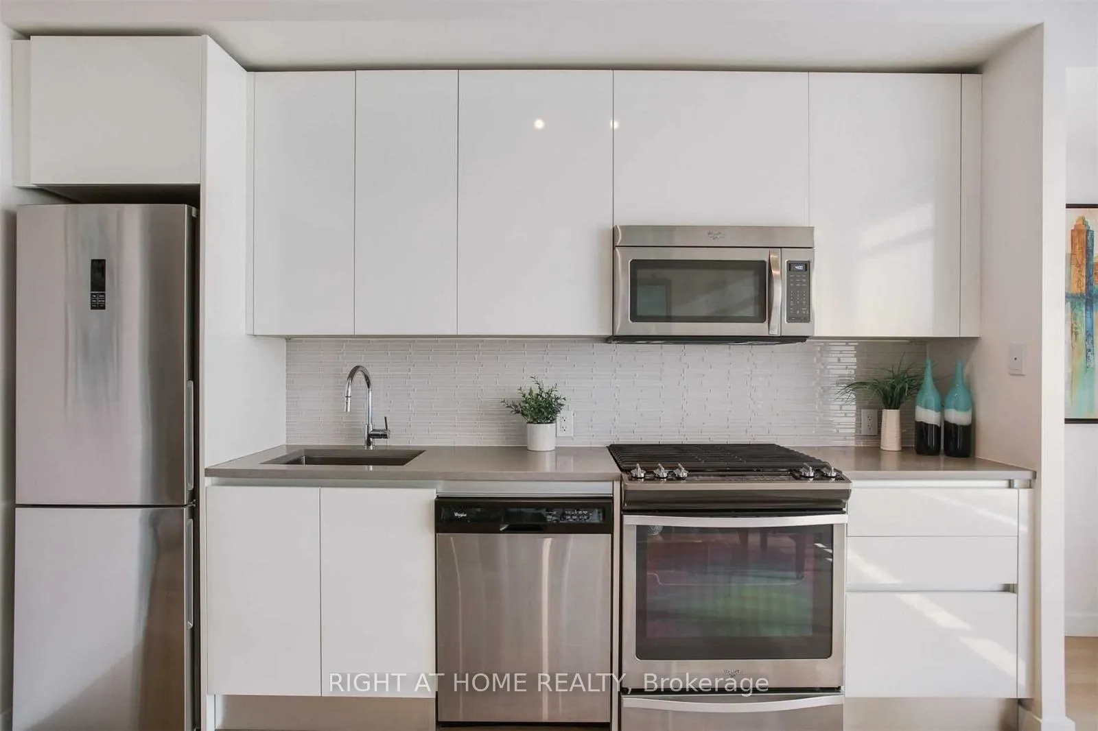 Photo 11 of Unit 408, 111 Bathurst Street, Toronto, Waterfront Communities — HOMEH