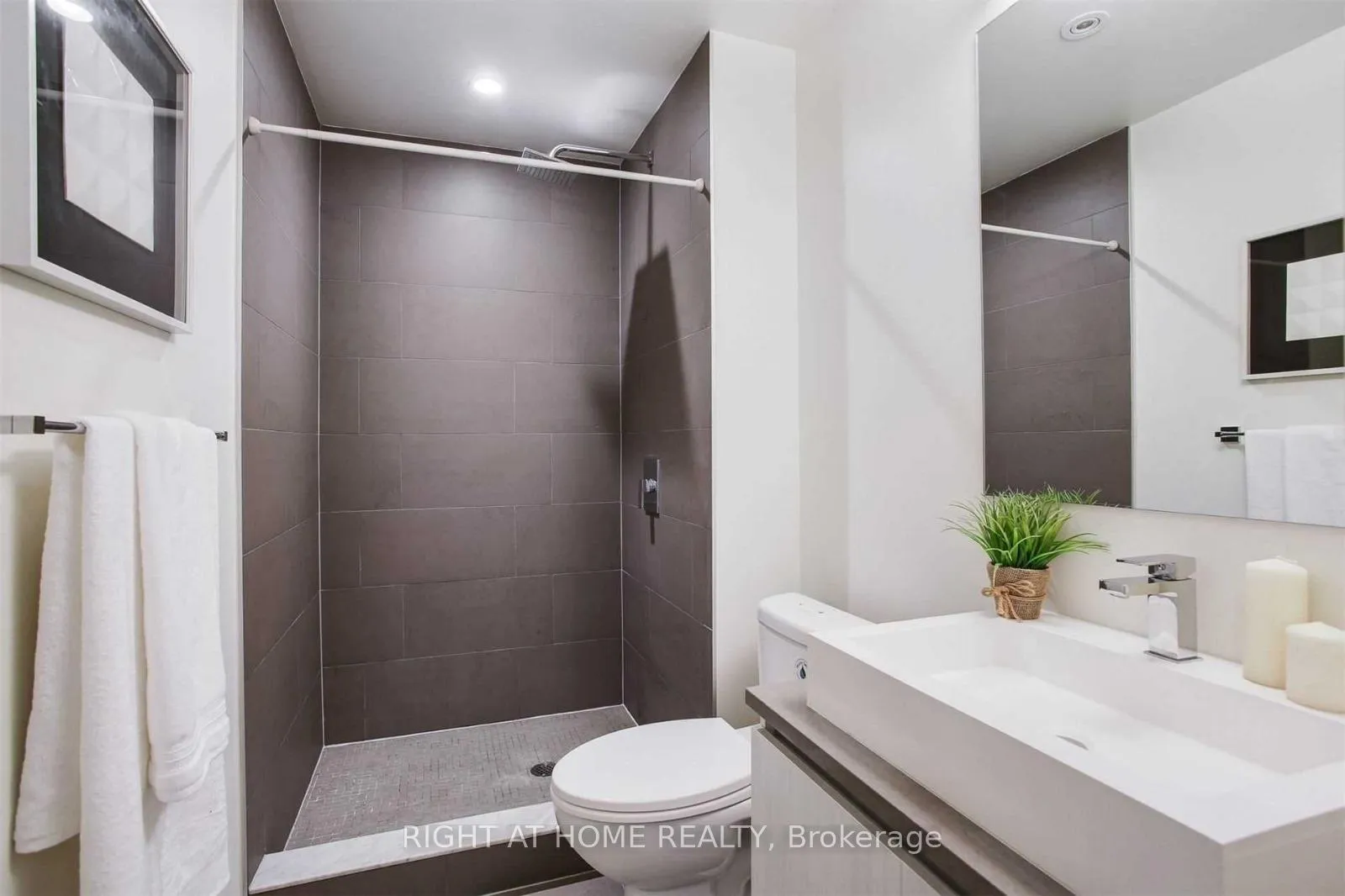 Photo 15 of Unit 408, 111 Bathurst Street, Toronto, Waterfront Communities — HOMEH