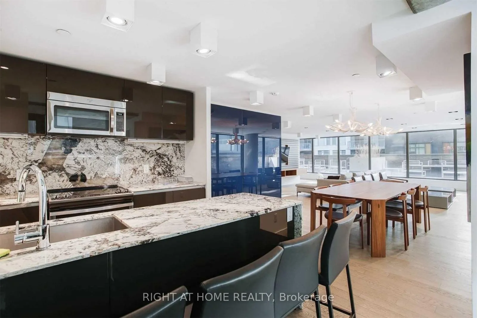 Photo 16 of Unit 408, 111 Bathurst Street, Toronto, Waterfront Communities — HOMEH