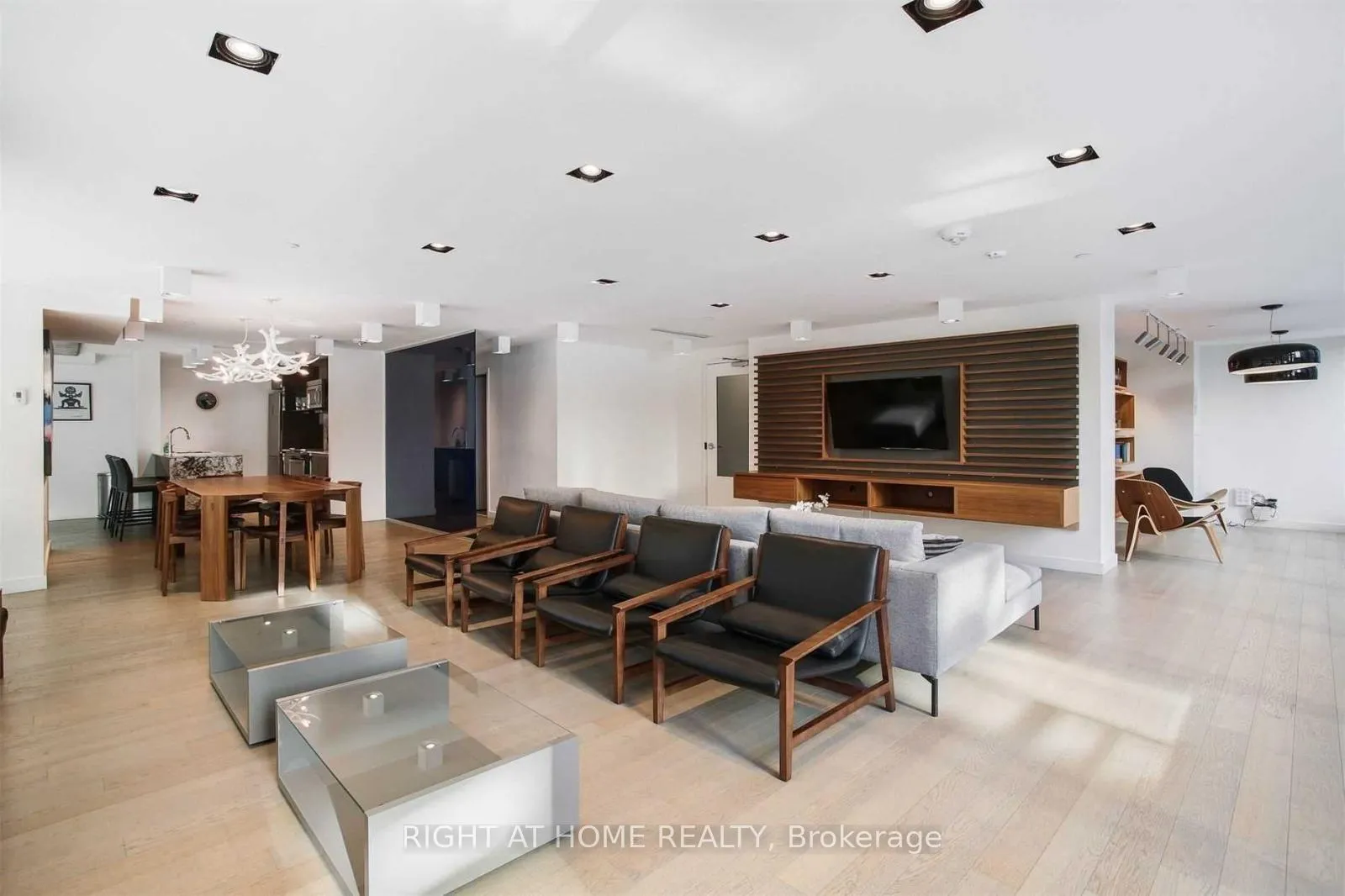 Photo 17 of Unit 408, 111 Bathurst Street, Toronto, Waterfront Communities — HOMEH