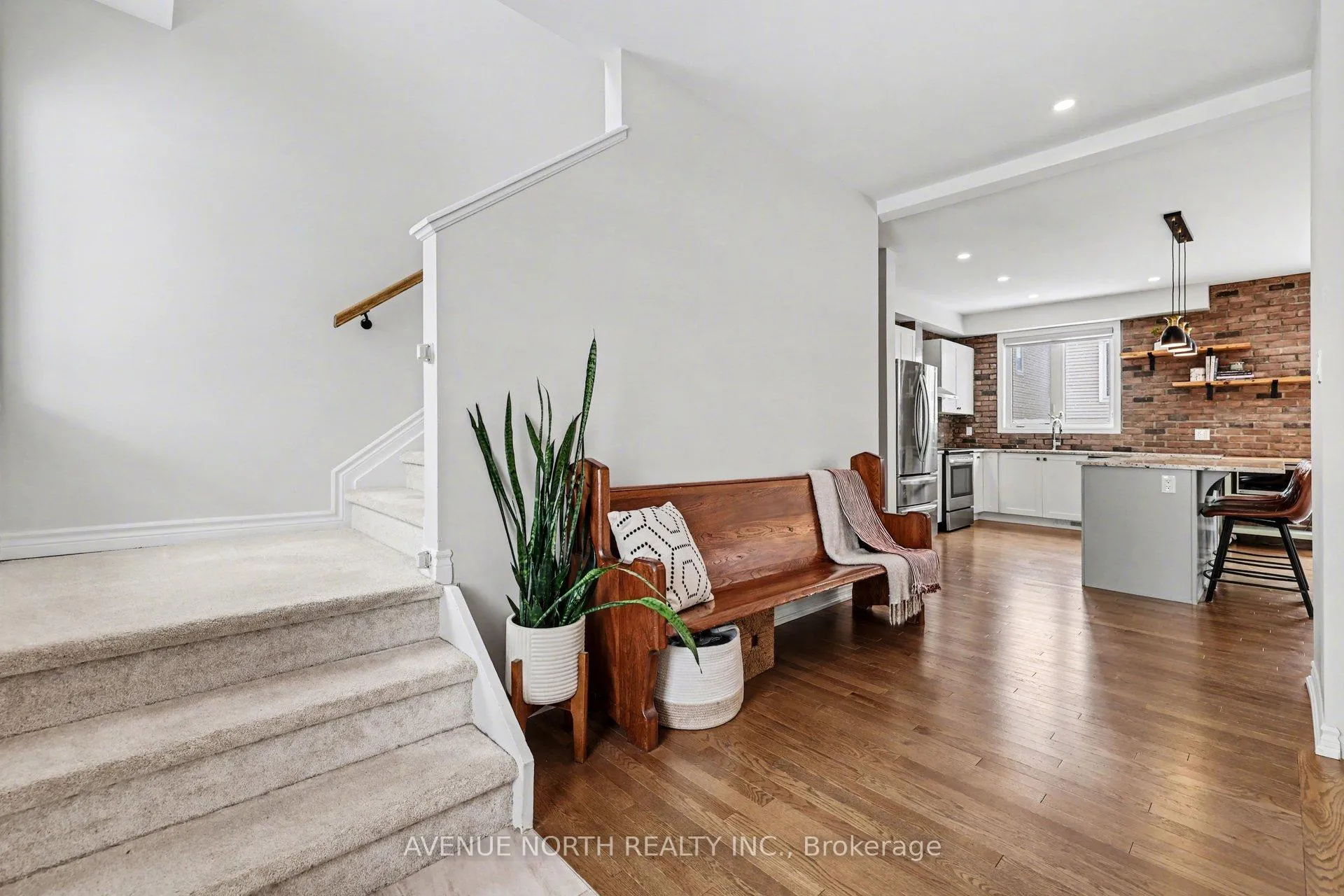 Photo 4 of 206 Douglas Fir Street, Ottawa, Barrhaven - Heritage Park — HOMEH