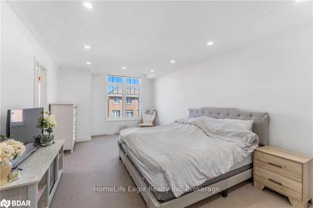 Photo 12 of 58 Tracey Lane, Collingwood — HOMEH