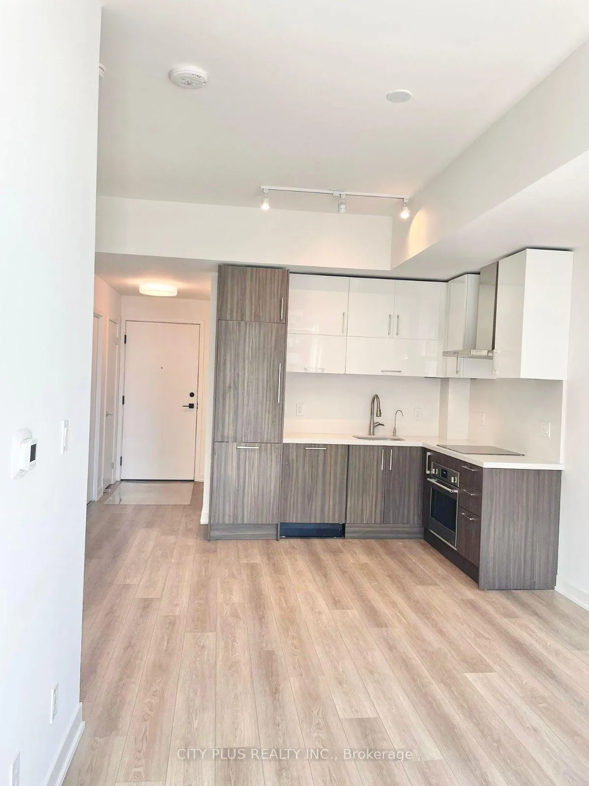 Front of Unit C914, 38 Simcoe Promenade