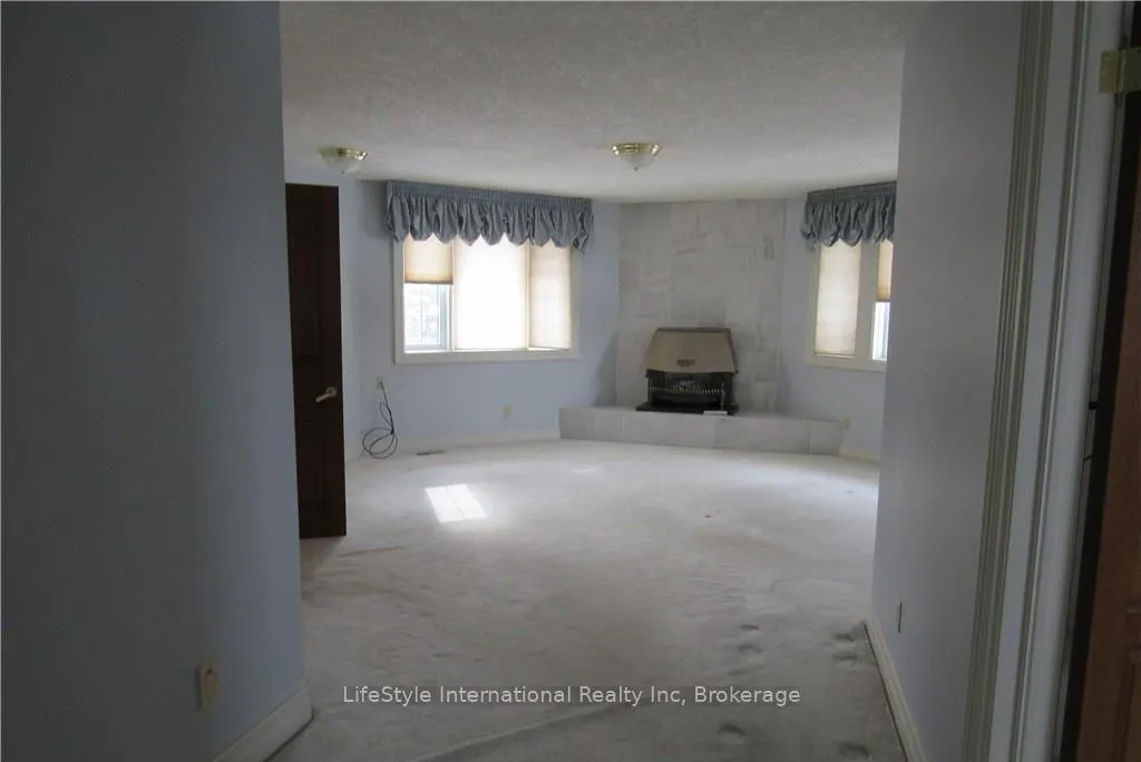 Photo 4 of 220 Arkell Road, Guelph, Kortright East — HOMEH