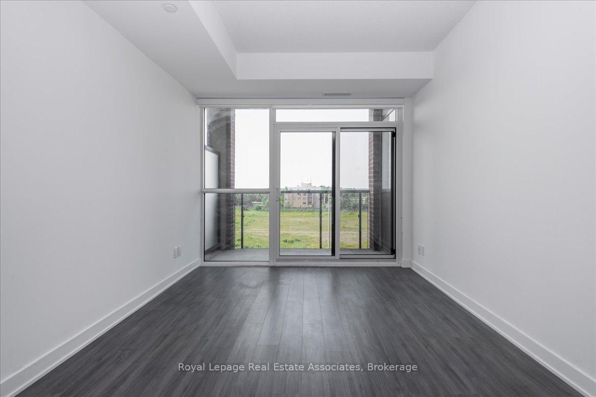 Photo 8 of Unit 319, 681 Yonge Street, Barrie, Painswick South — HOMEH
