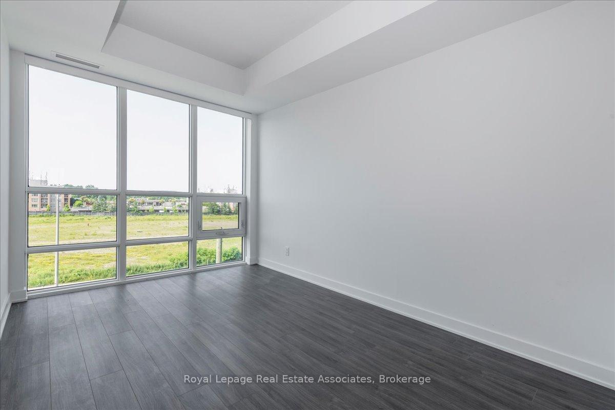 Photo 10 of Unit 319, 681 Yonge Street, Barrie, Painswick South — HOMEH