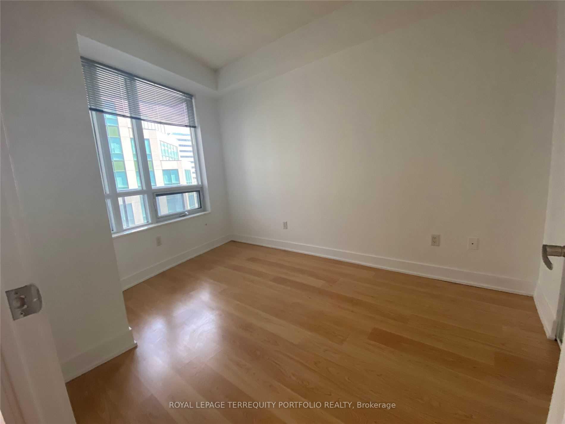 Photo 4 of Unit 1213, 20 Blue Jays Way, Toronto, Waterfront Communities — HOMEH