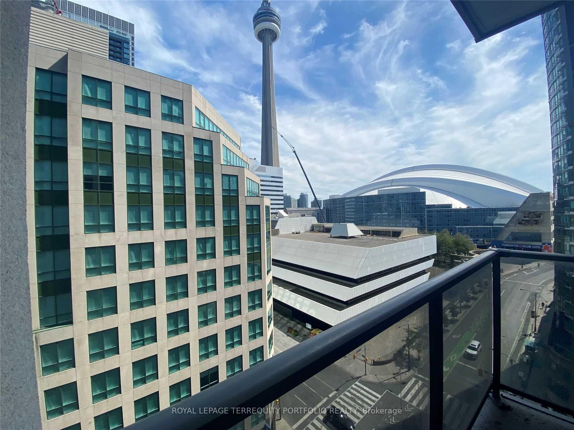 Photo 5 of Unit 1213, 20 Blue Jays Way, Toronto, Waterfront Communities — HOMEH