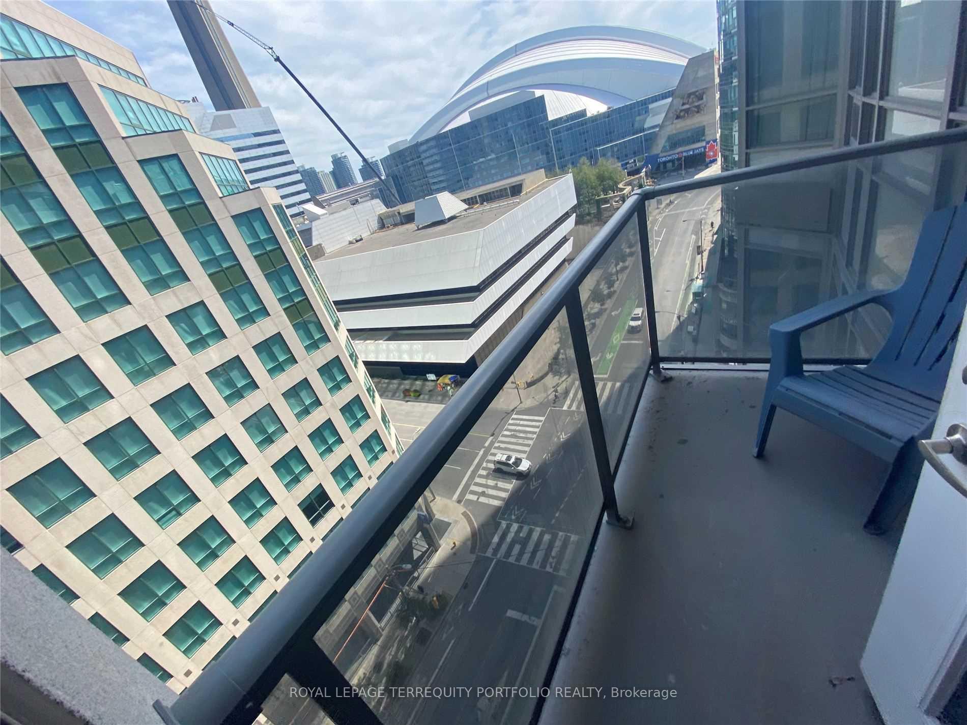 Photo 6 of Unit 1213, 20 Blue Jays Way, Toronto, Waterfront Communities — HOMEH