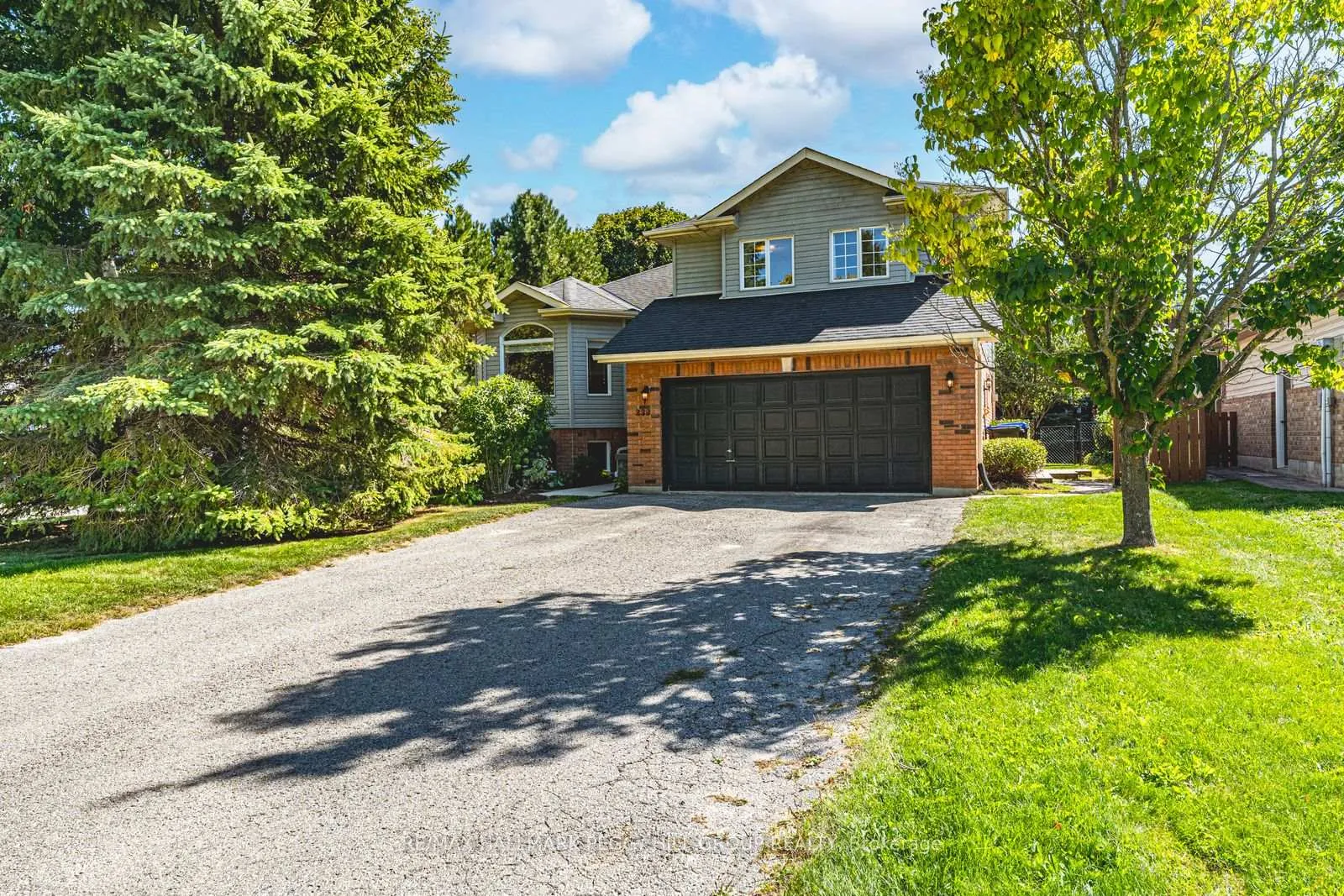 Photo 2 of 239 Simcoe Street, Clearview, Stayner — HOMEH