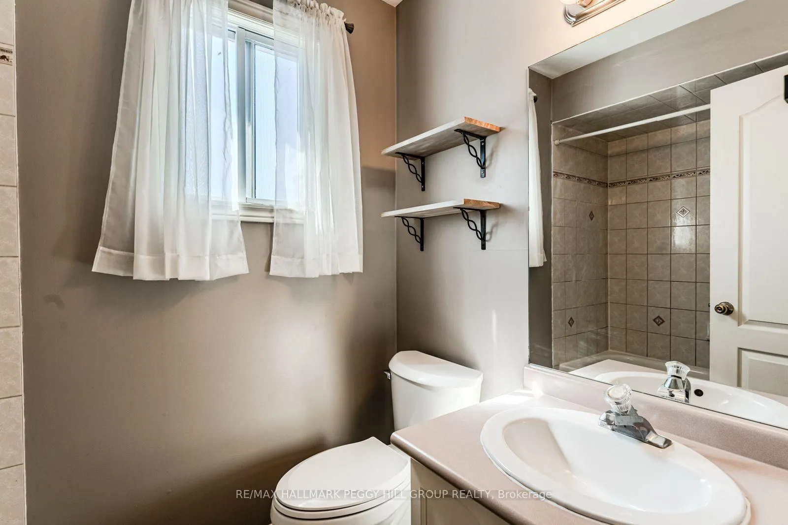 Photo 5 of 239 Simcoe Street, Clearview, Stayner — HOMEH