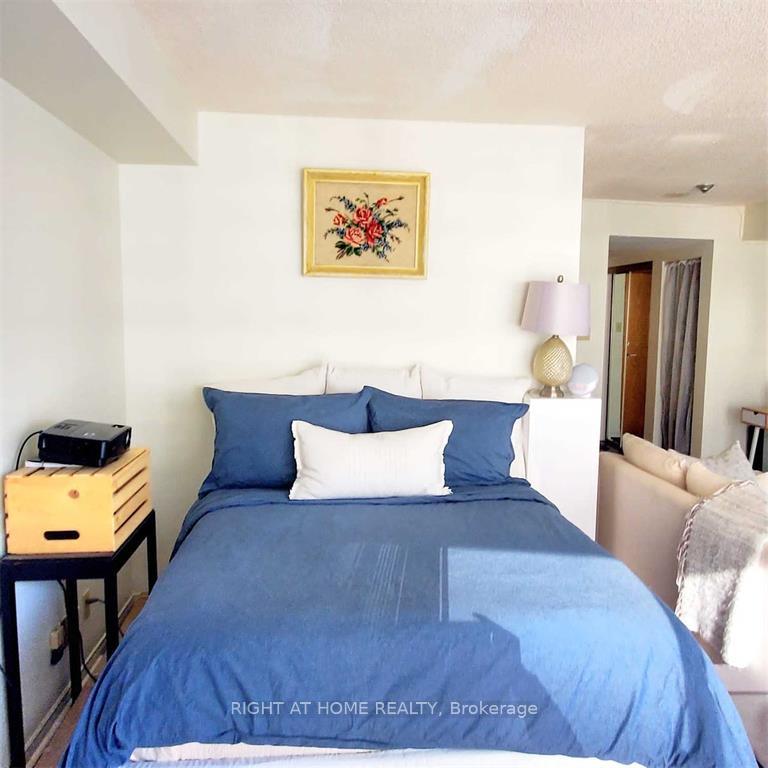 Photo 7 of Unit 1403, 77 Harbour Square, Toronto, Waterfront Communities — HOMEH