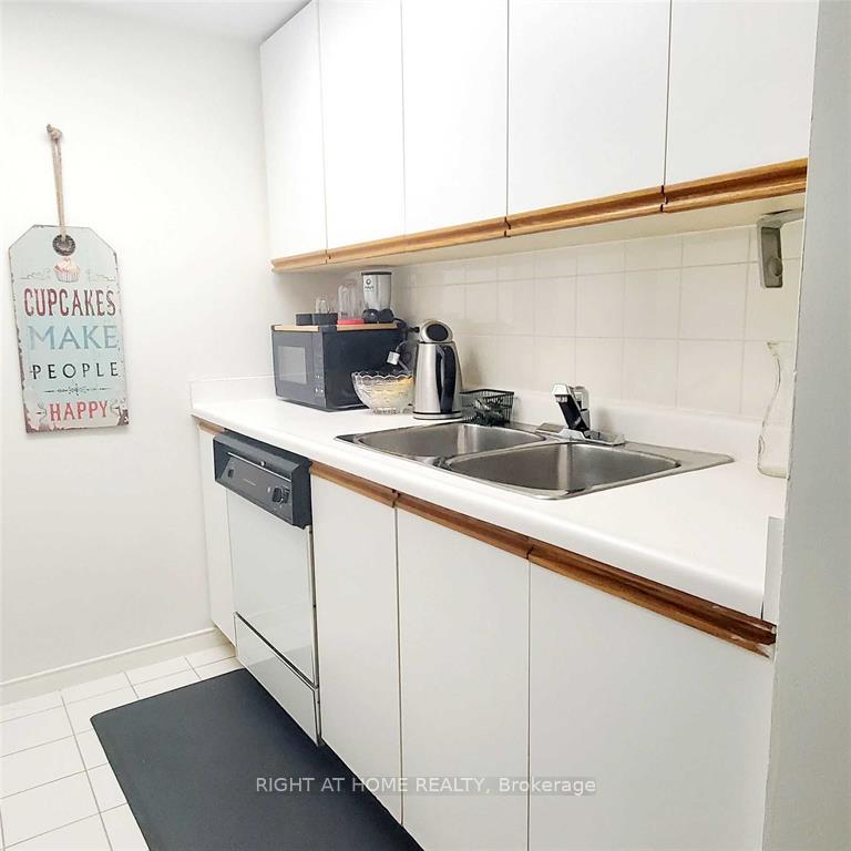 Photo 12 of Unit 1403, 77 Harbour Square, Toronto, Waterfront Communities — HOMEH