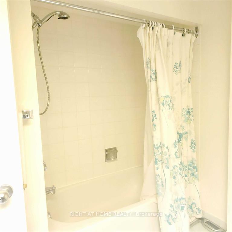 Photo 14 of Unit 1403, 77 Harbour Square, Toronto, Waterfront Communities — HOMEH
