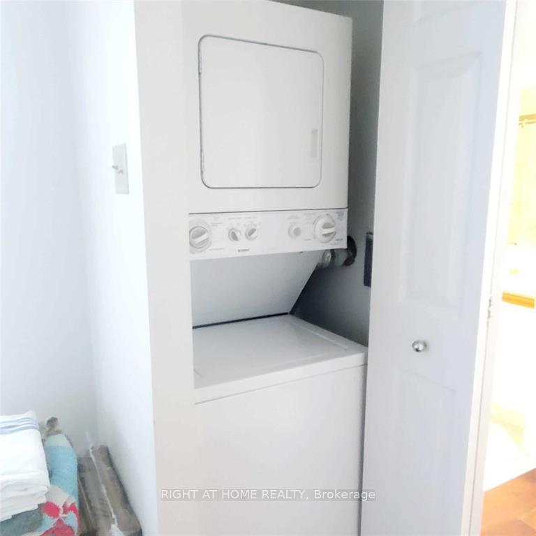 Photo 17 of Unit 1403, 77 Harbour Square, Toronto, Waterfront Communities — HOMEH