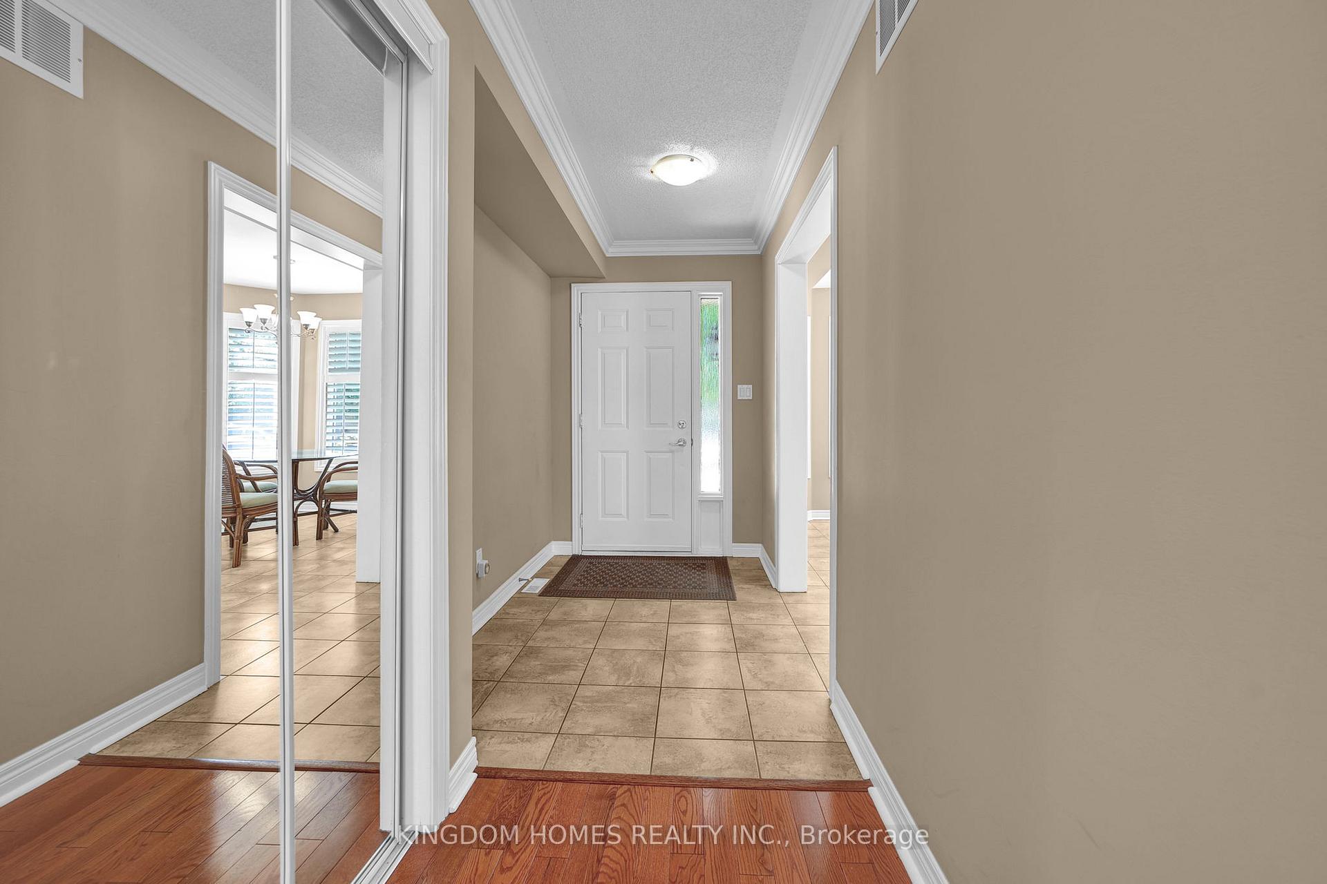 Photo 3 of Unit 13, 39 Via Amici, New Tecumseth, Alliston — HOMEH