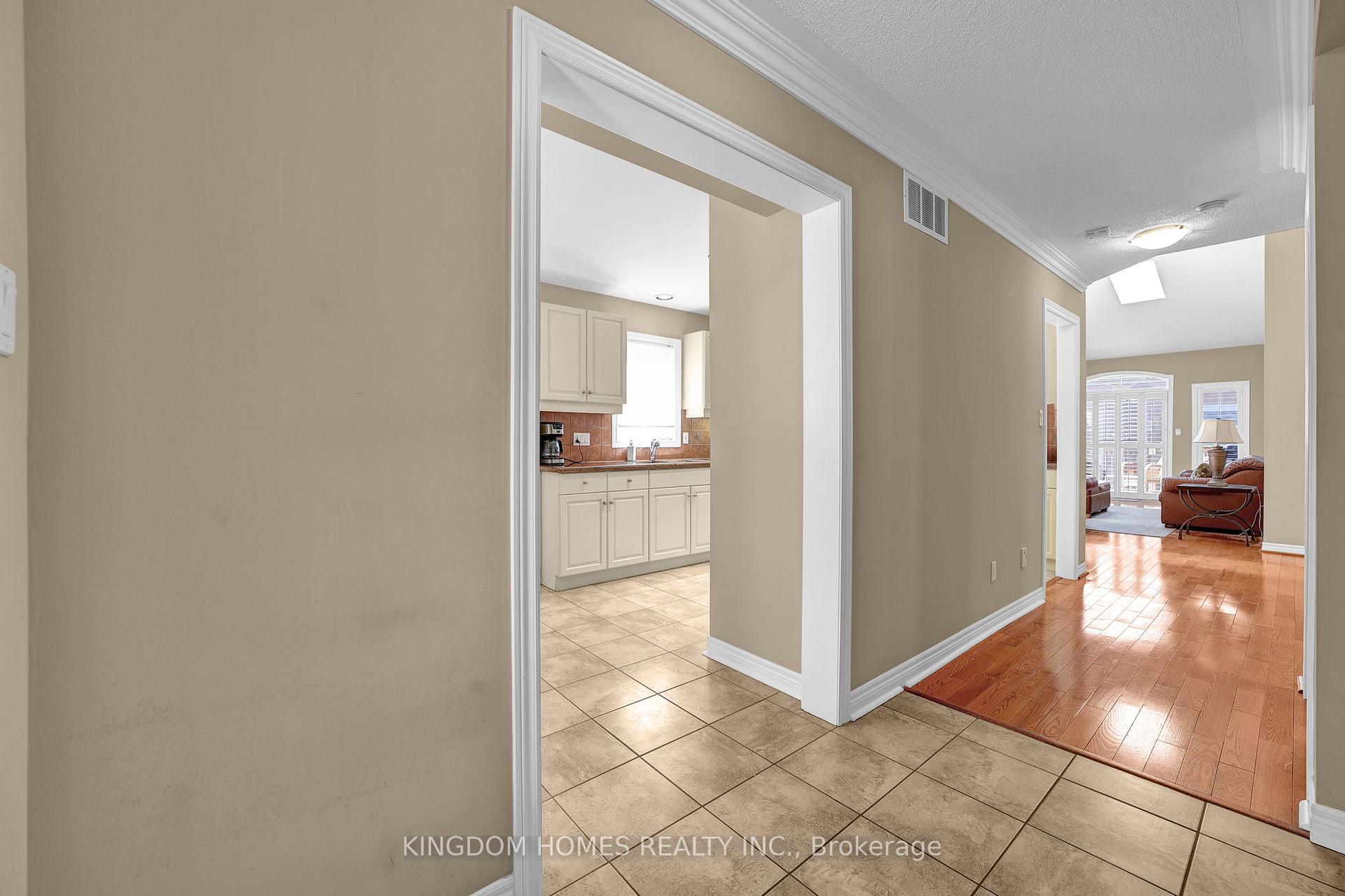 Photo 4 of Unit 13, 39 Via Amici, New Tecumseth, Alliston — HOMEH