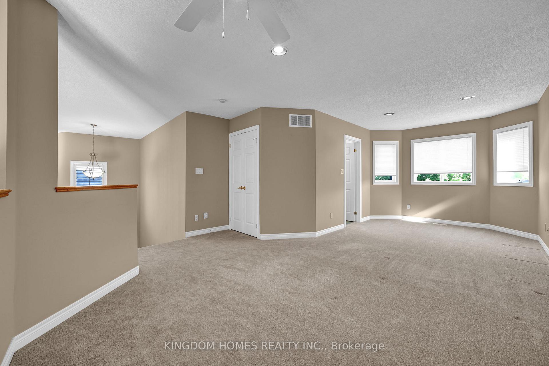 Photo 16 of Unit 13, 39 Via Amici, New Tecumseth, Alliston — HOMEH
