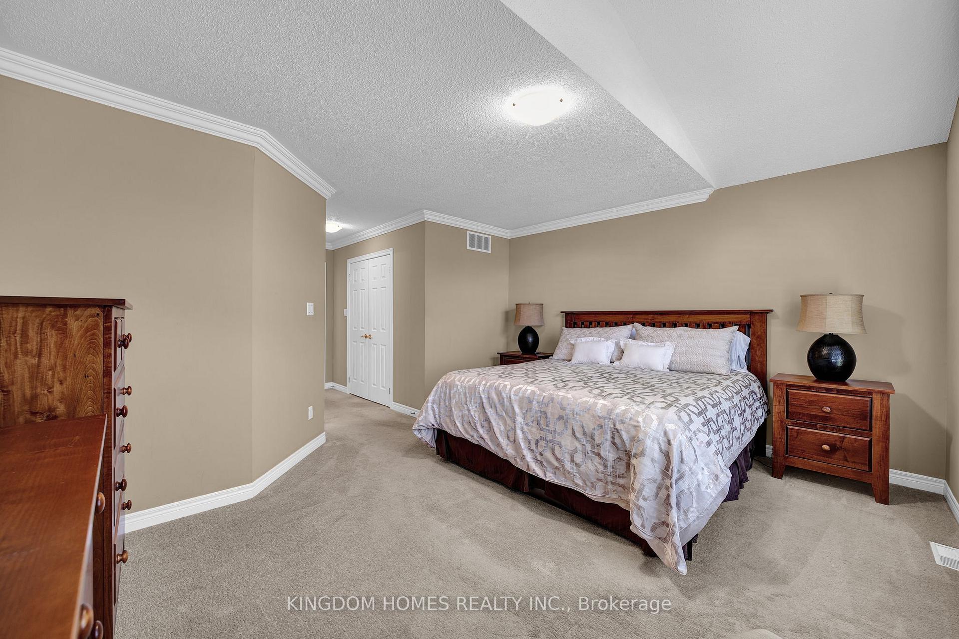 Photo 19 of Unit 13, 39 Via Amici, New Tecumseth, Alliston — HOMEH