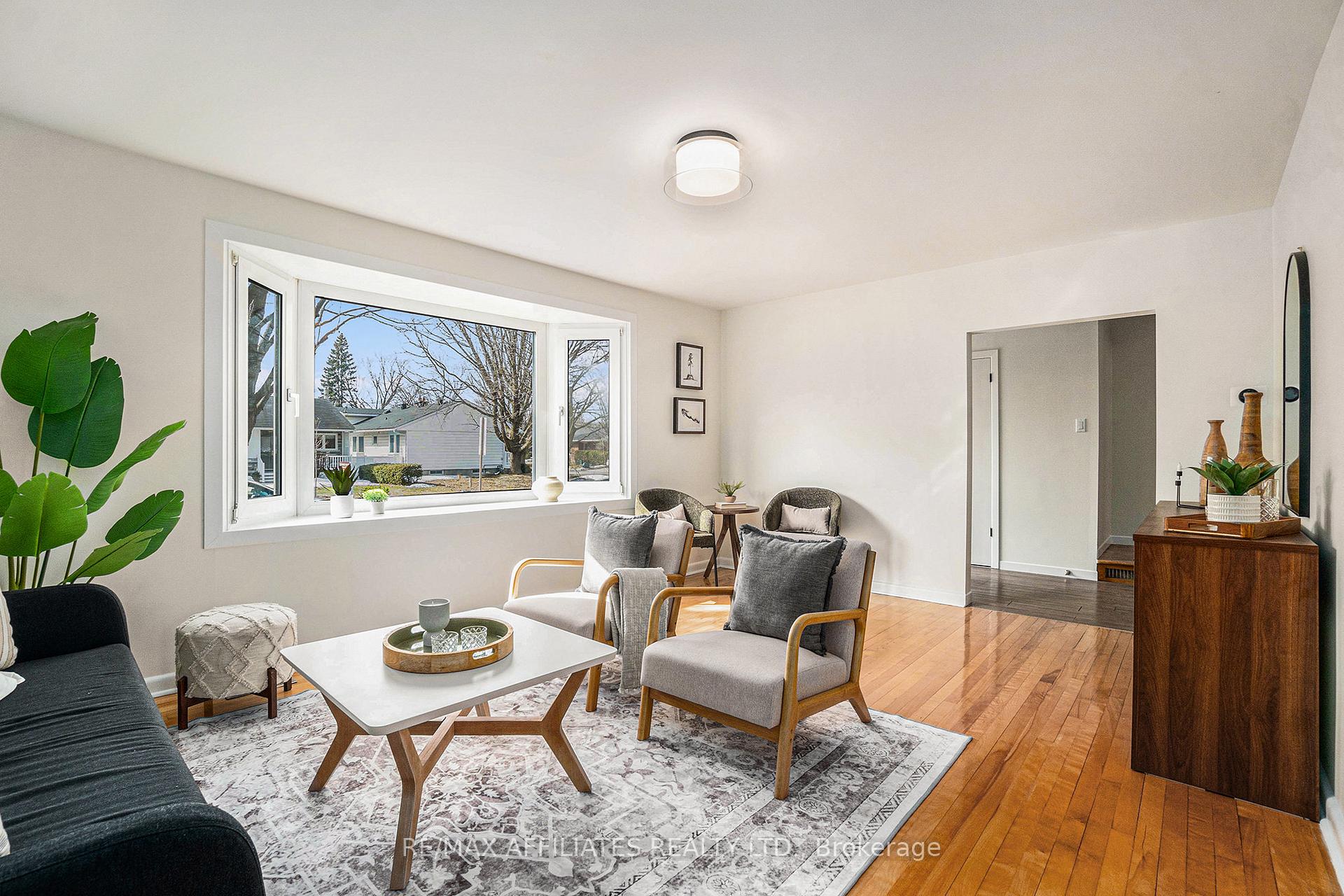 Photo 3 of 927 Weston Drive, Ottawa, Elmvale Acres/Urbandale — HOMEH