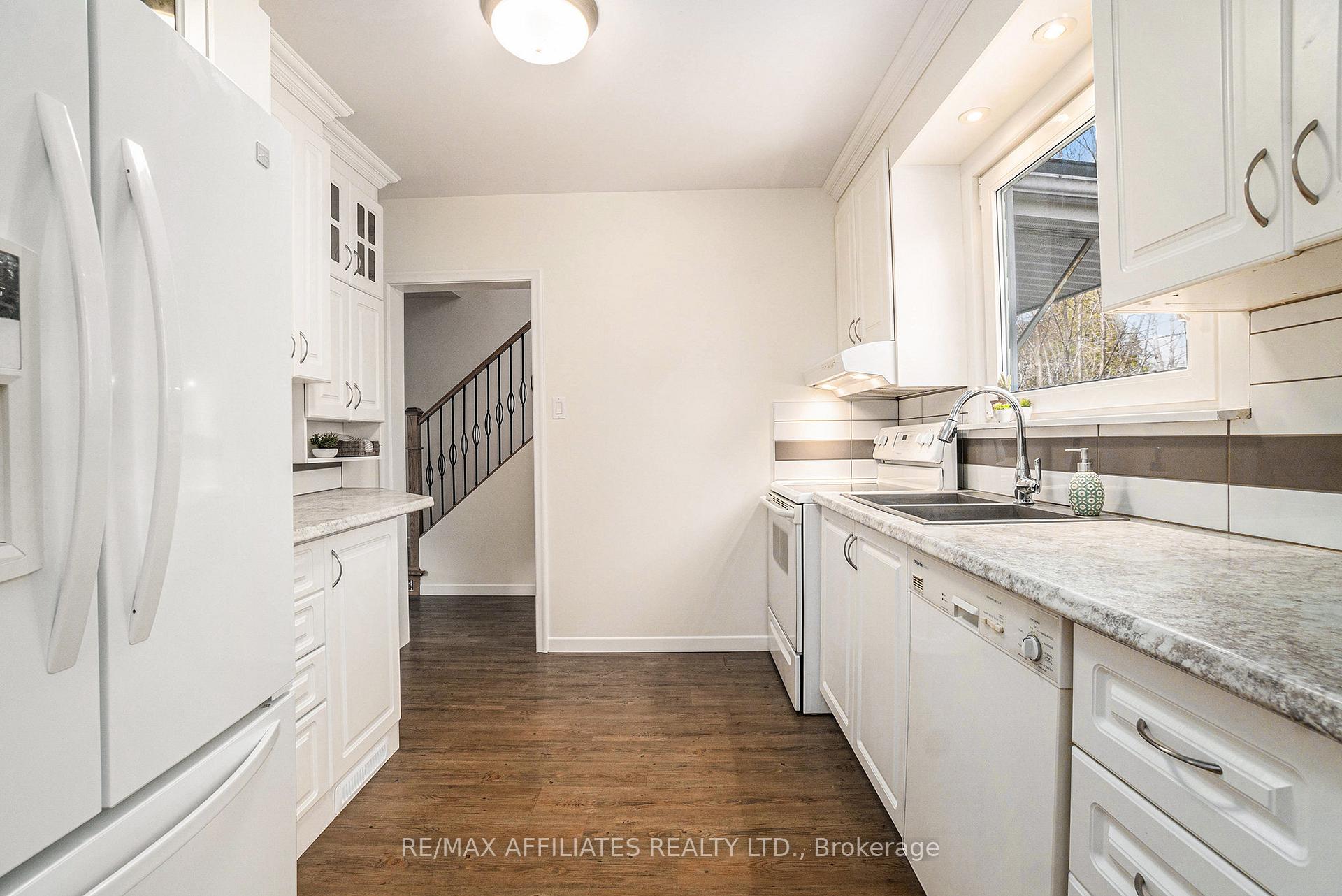 Photo 11 of 927 Weston Drive, Ottawa, Elmvale Acres/Urbandale — HOMEH
